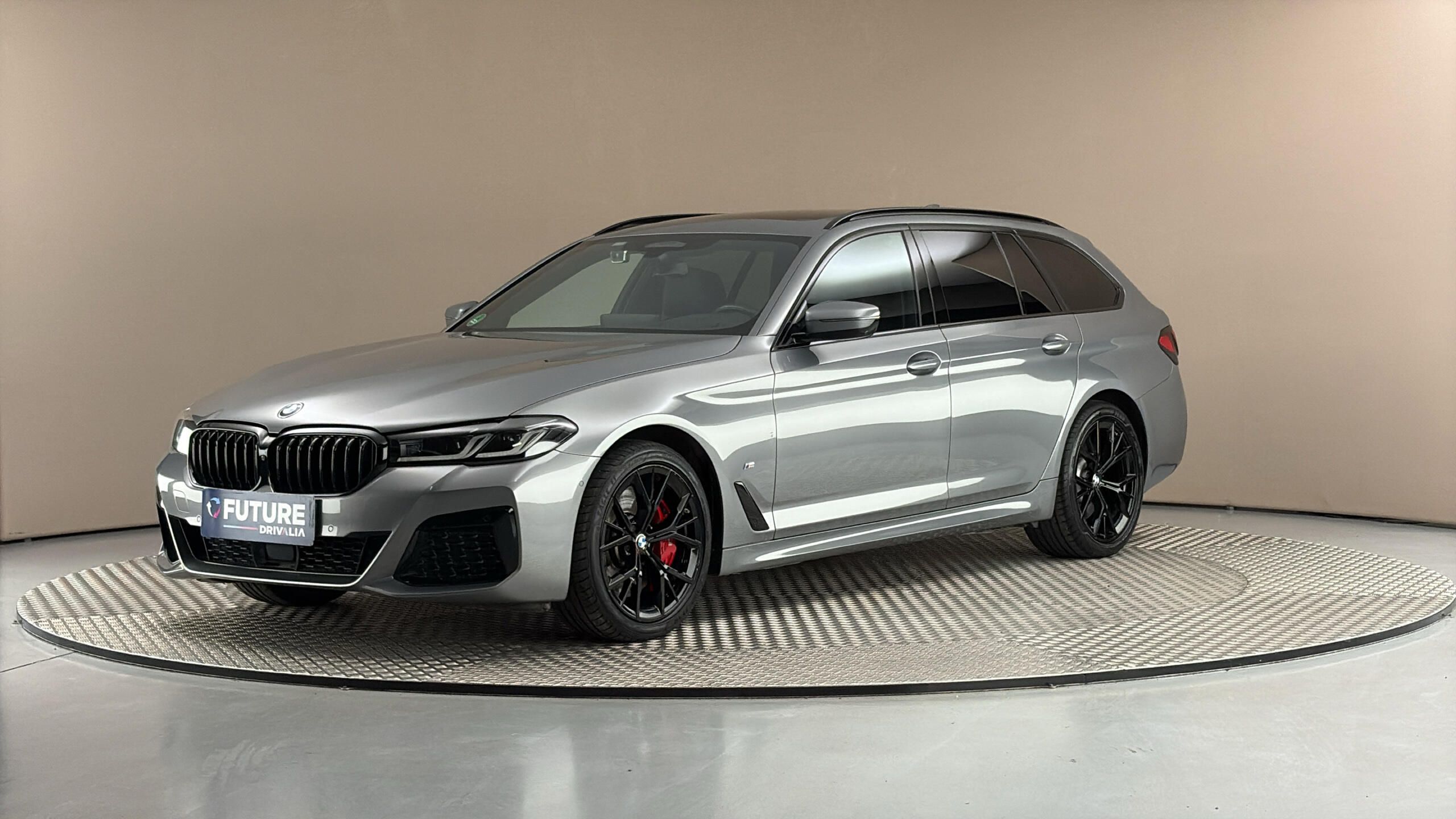 BMW Řada 5, 540i AUT xDrive M-paket Tourin