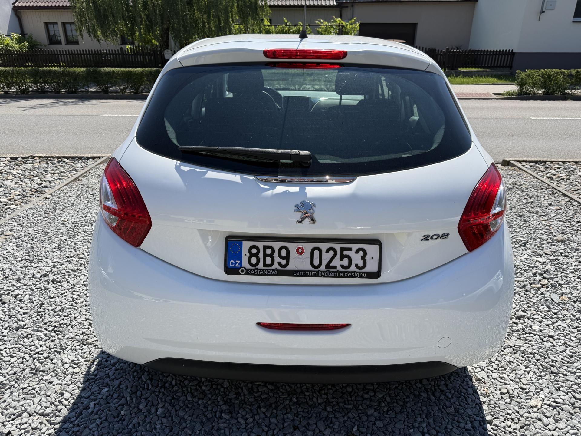 Peugeot 208, 1.2i 60 KW ALU SERVIS. - fotka 4