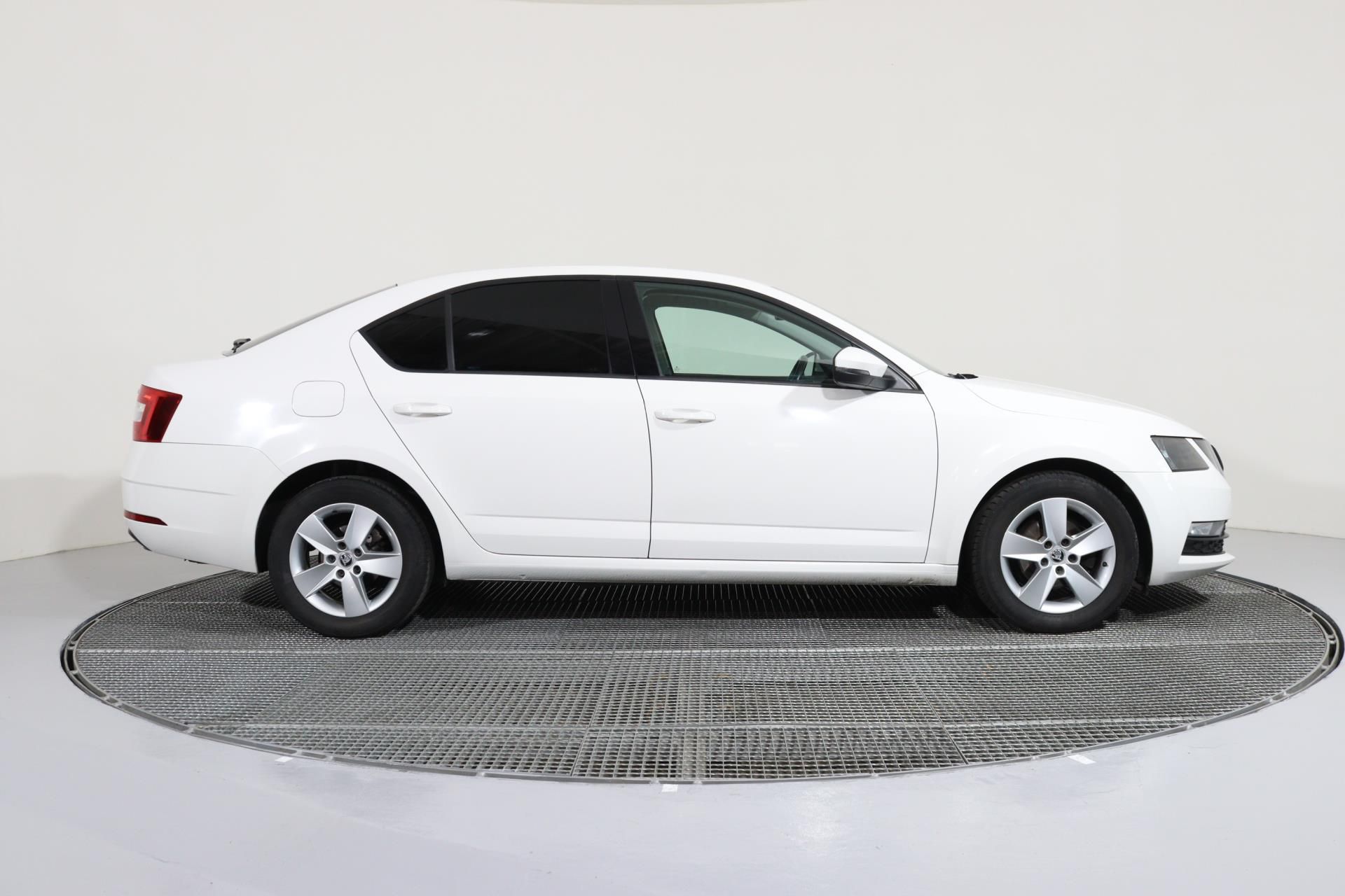 Škoda Octavia, AMBITION 1,6 TDI/ TAŽNÉ Z.,LED - fotka 3