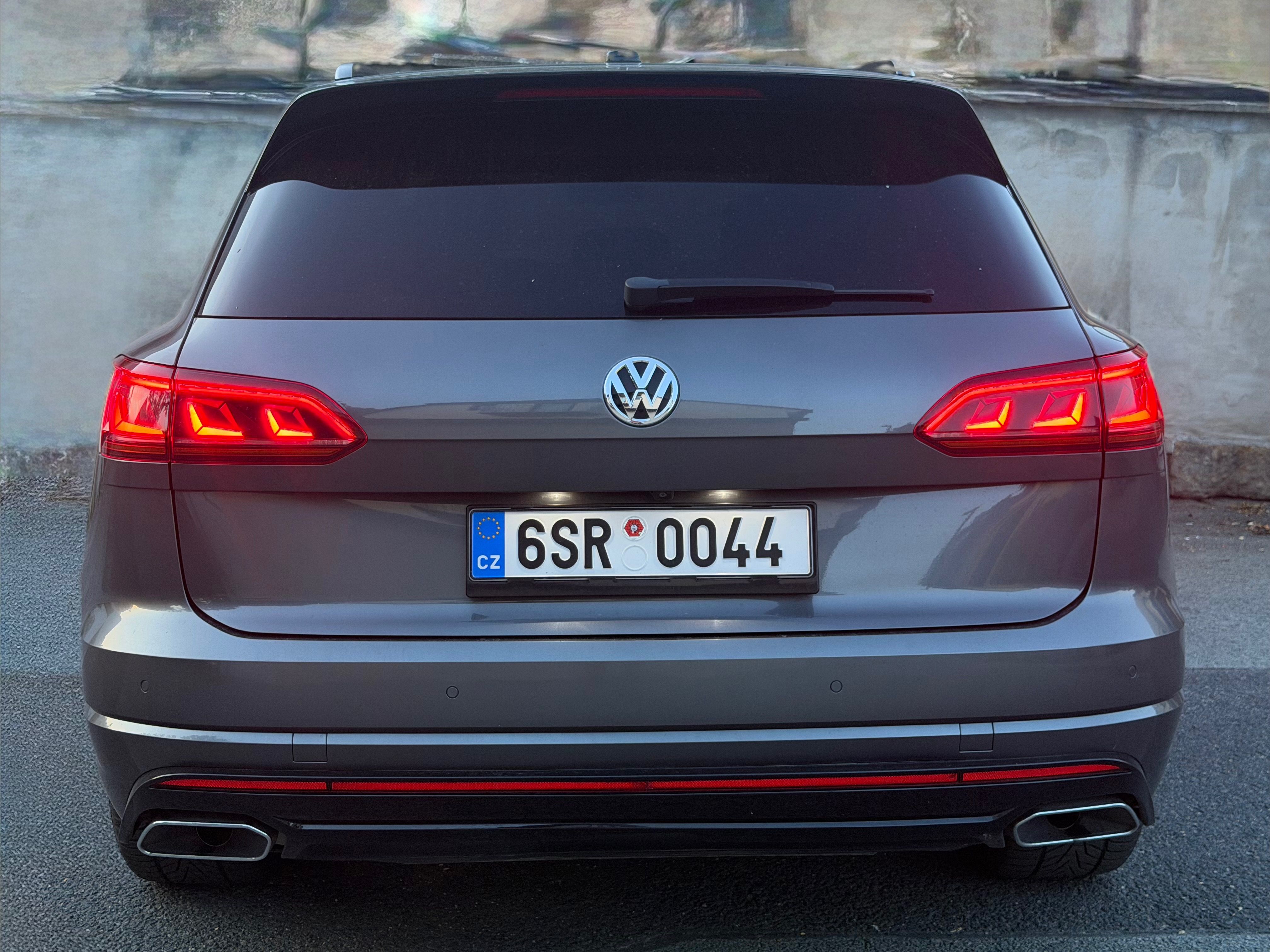 Volkswagen Touareg, R line 3.0 210kW CZ vzduch - fotka 6