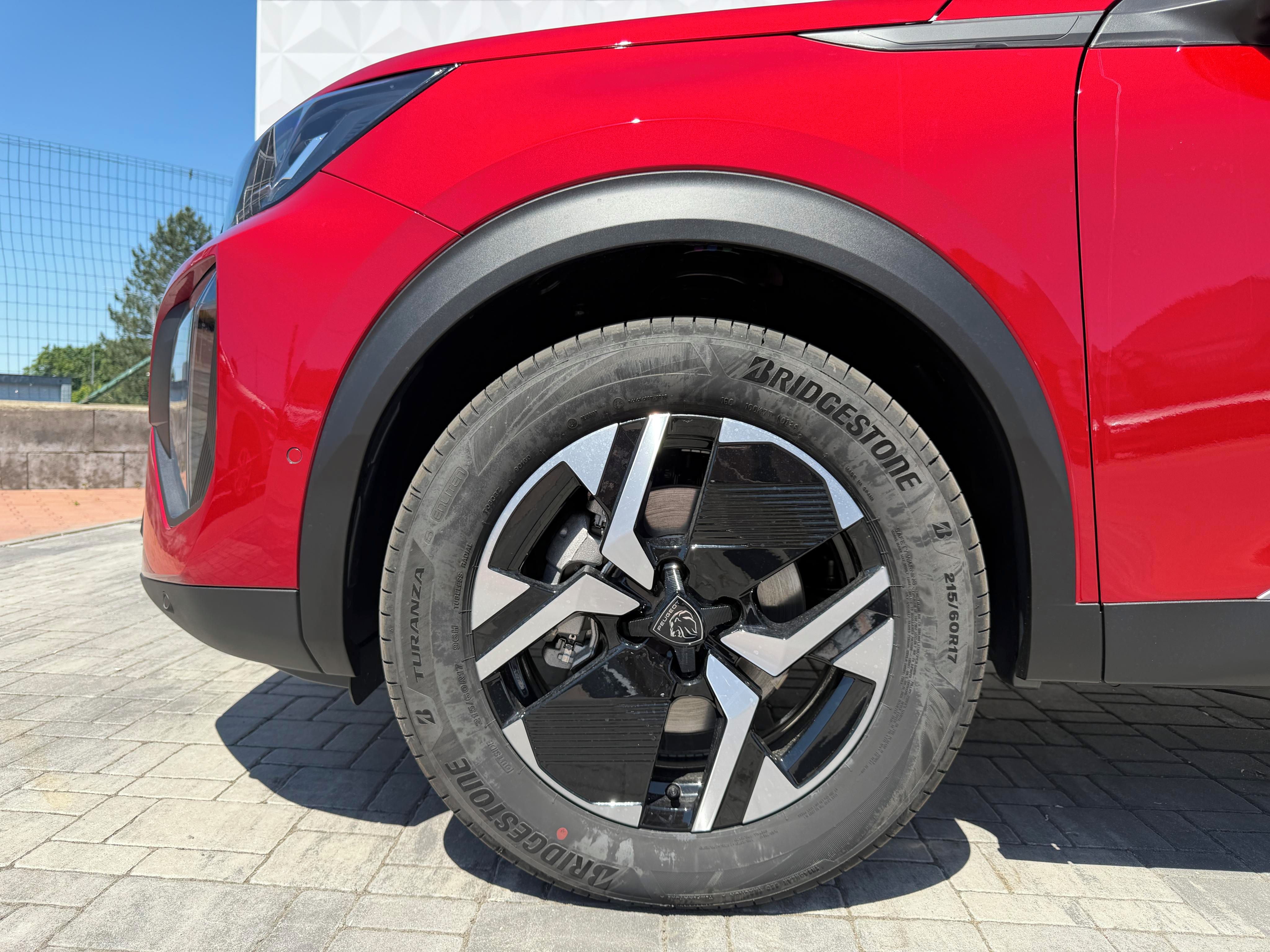 Peugeot 2008, ALLURE Hybrid 145 e-DCS6 - fotka 3