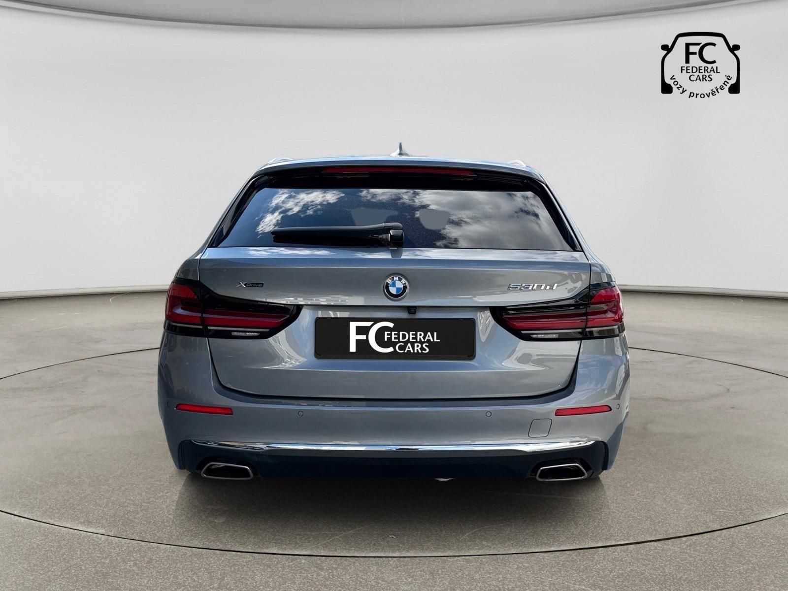 BMW Řada 5, 530d Touring xDrive - fotka 4