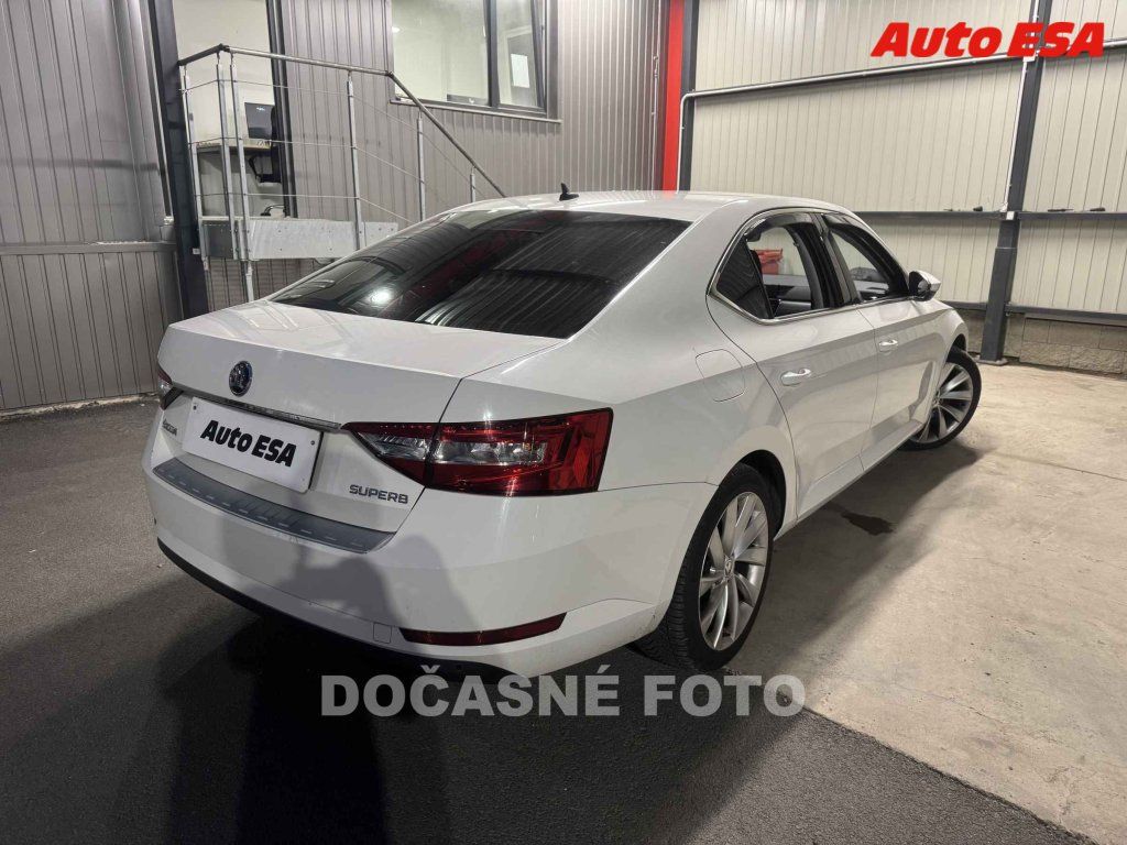 Škoda Superb, 2.0TDi - fotka 2