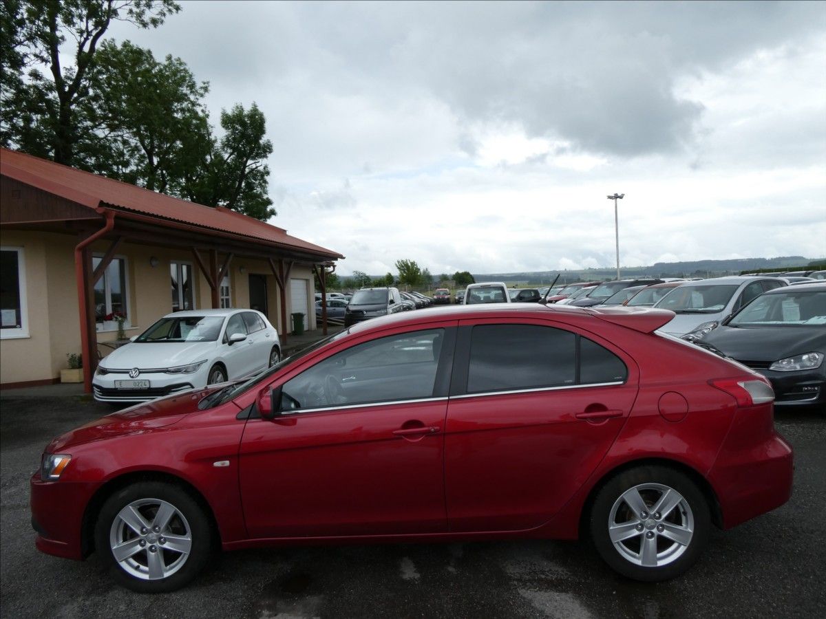 Mitsubishi Lancer, 1,8 i 105kW Sportback, klima - fotka 4
