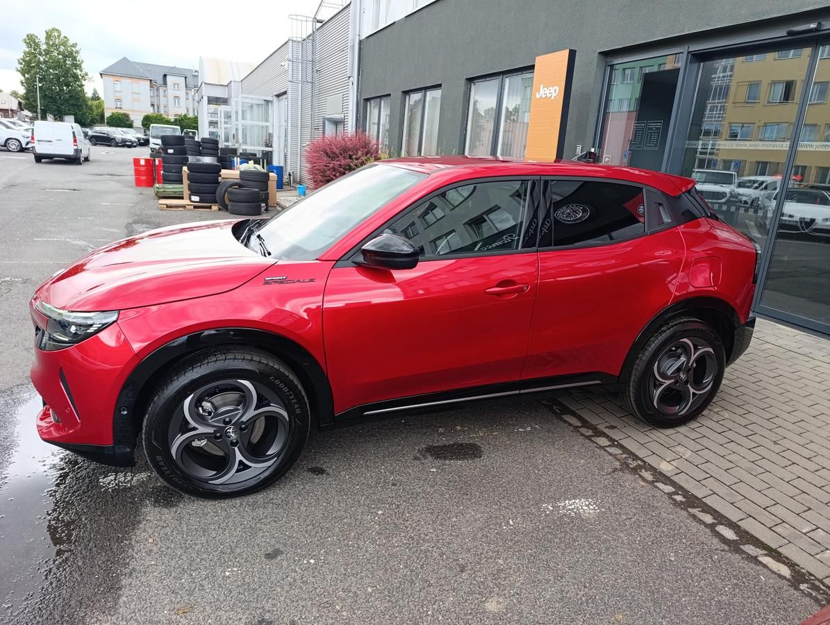 Alfa Romeo Junior, Sport Speciale 1.2 Turbo Hybr. - fotka 4
