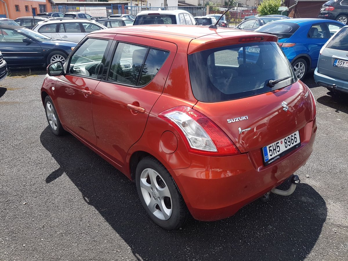 Suzuki Swift, 1.2i 69KW KLIMA - fotka 4