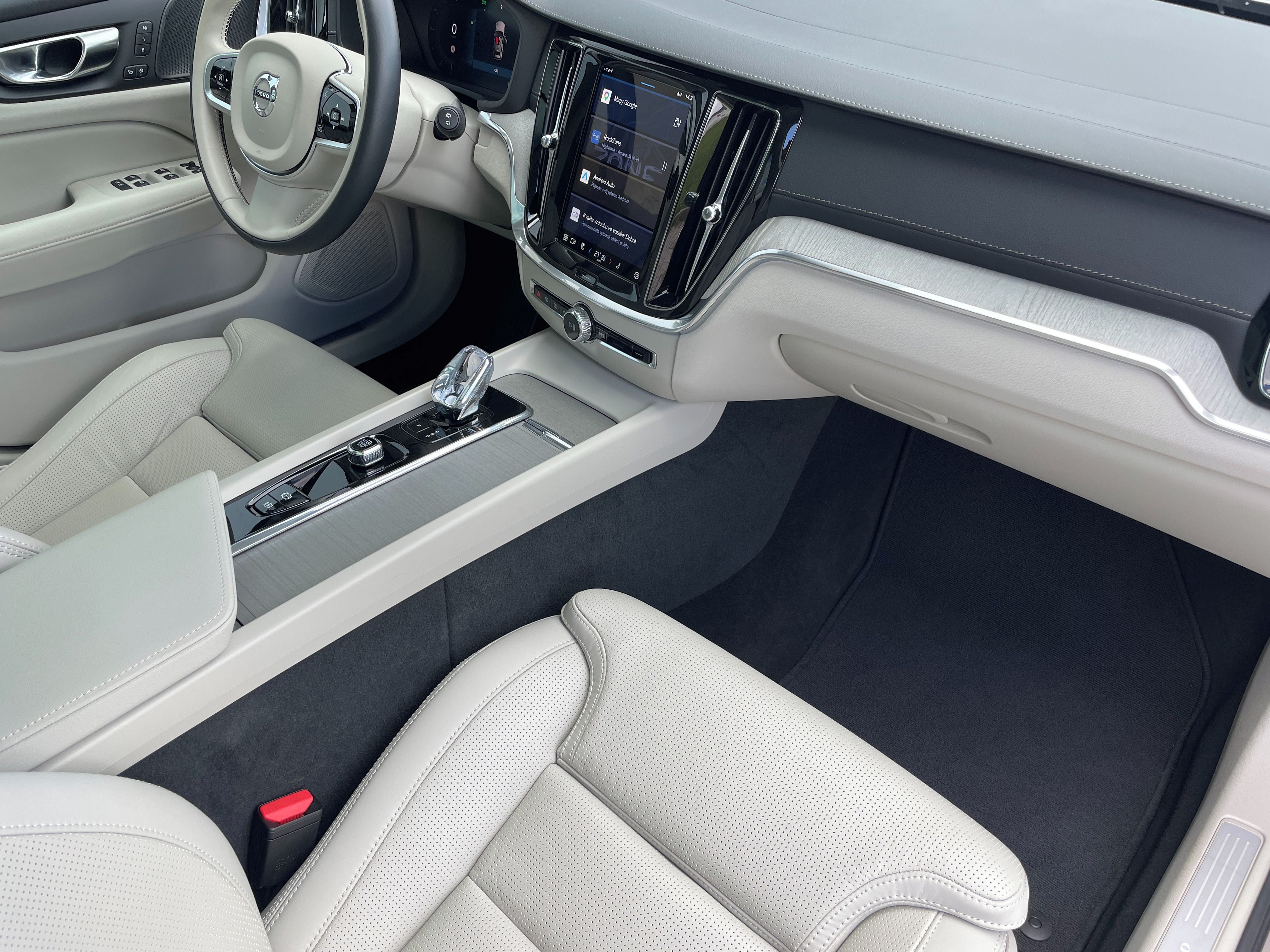 Volvo V60, B4 FWD ULTRA Dark - fotka 6
