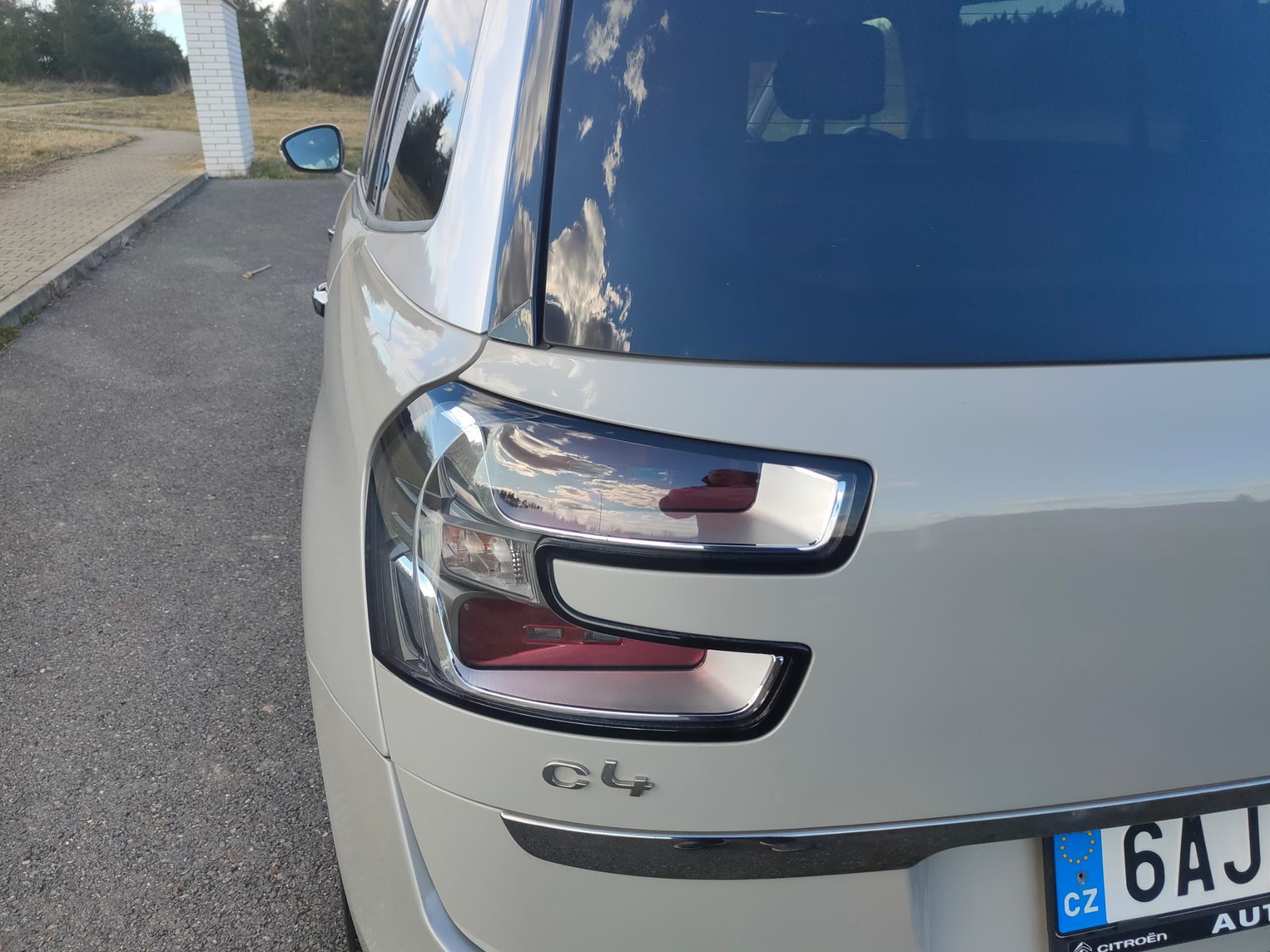 Citroën C4 Picasso, Citroën Grand C4 Picasso 2.0 - fotka 3