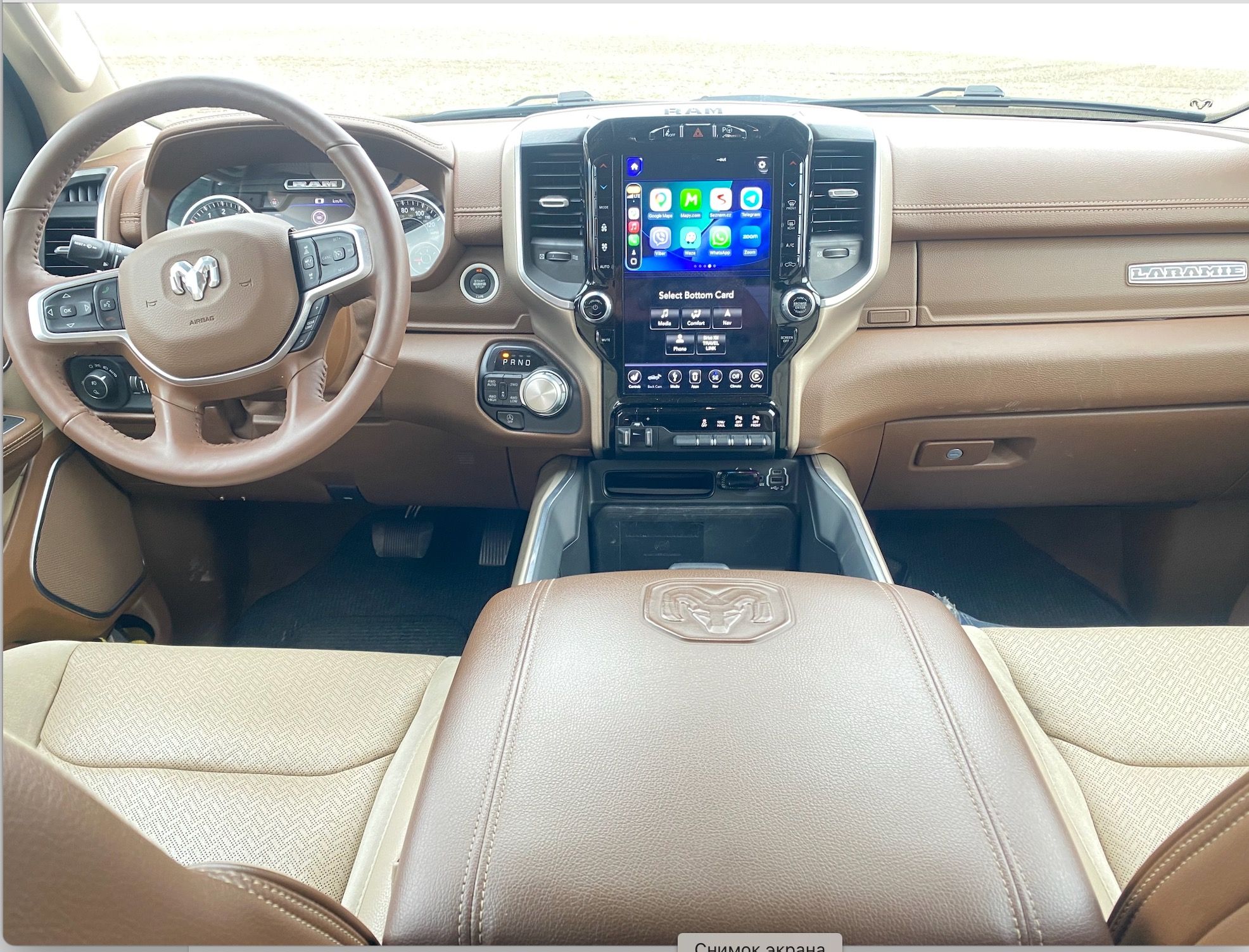 RAM 1500, Laramie 5.7HEMI 4x4 TOP vybava - fotka 4