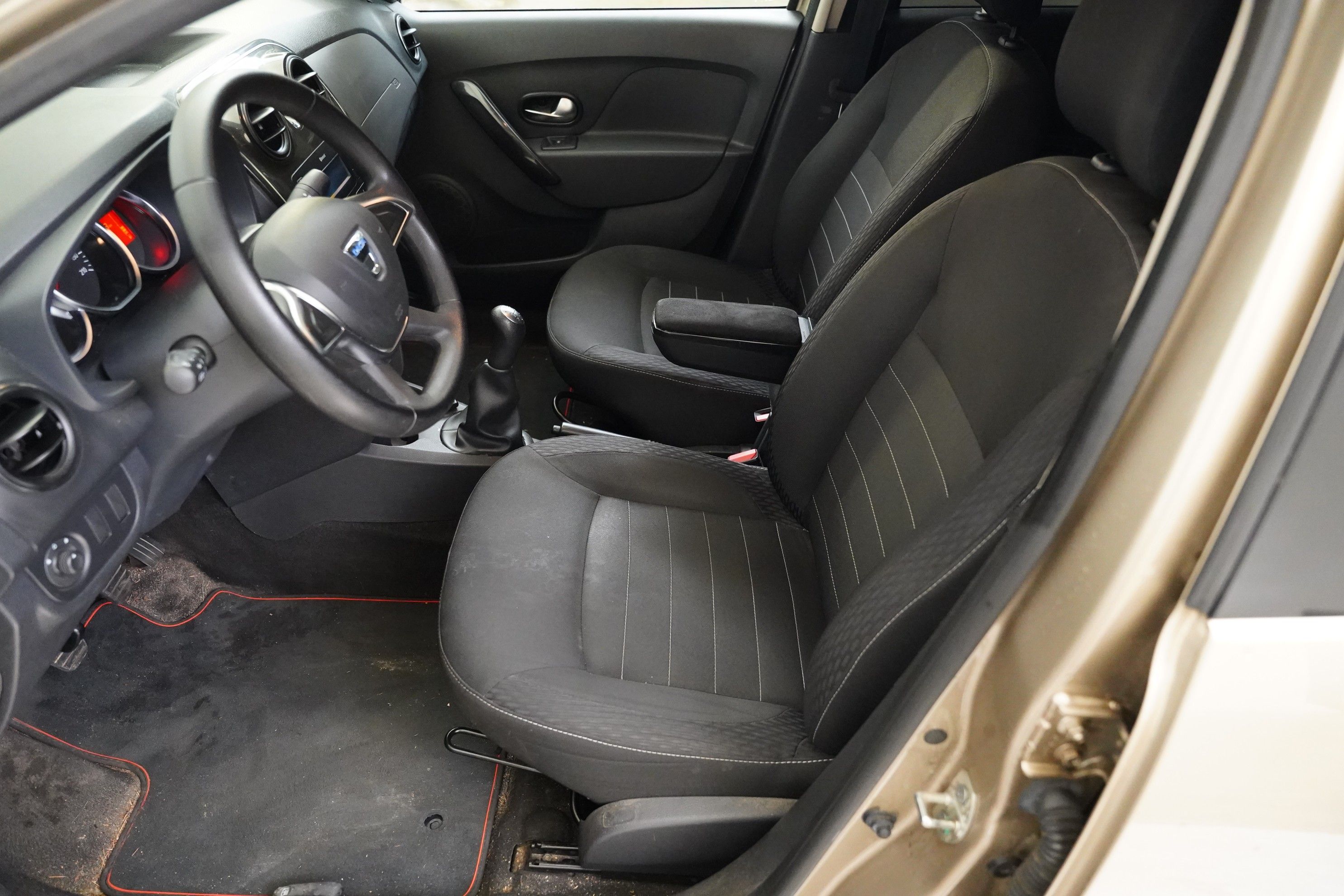 Dacia Logan, 1.0 SCe 54 kW - fotka 6