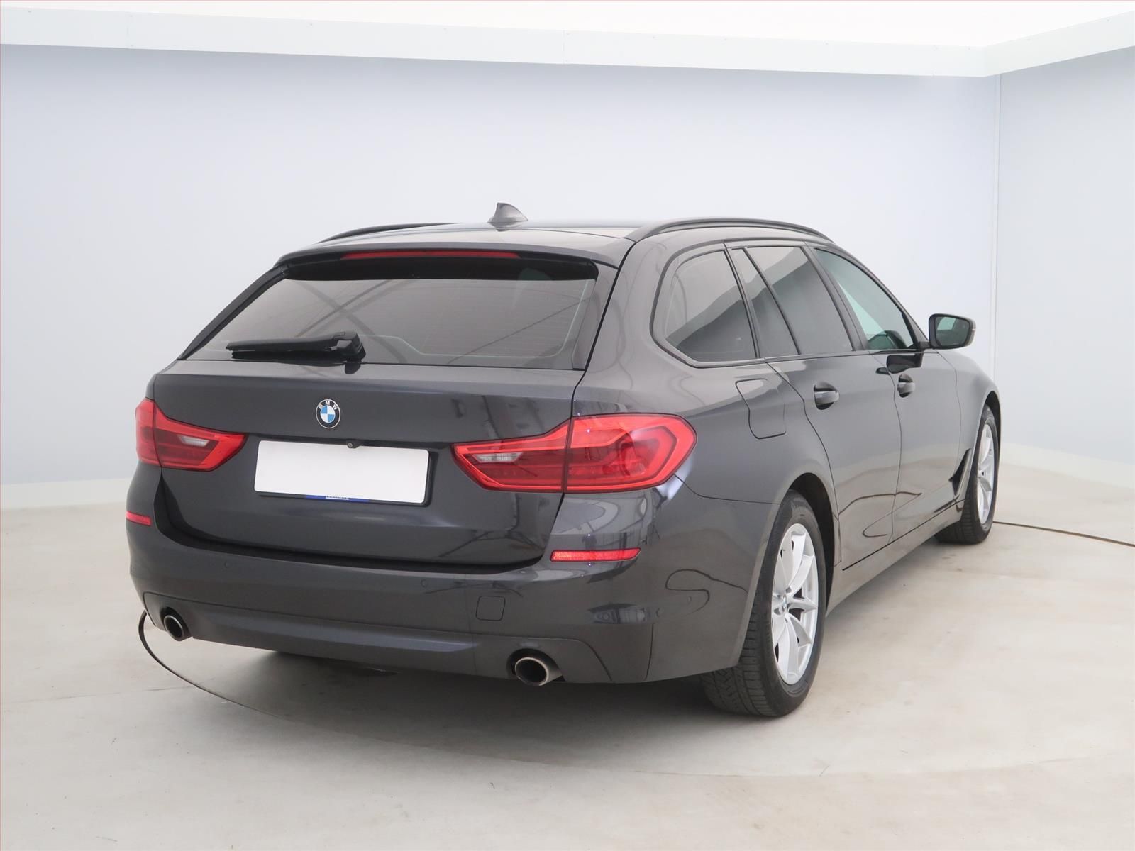 BMW Řada 5, 530d xDrive, Modern Line, 4X4 - fotka 5