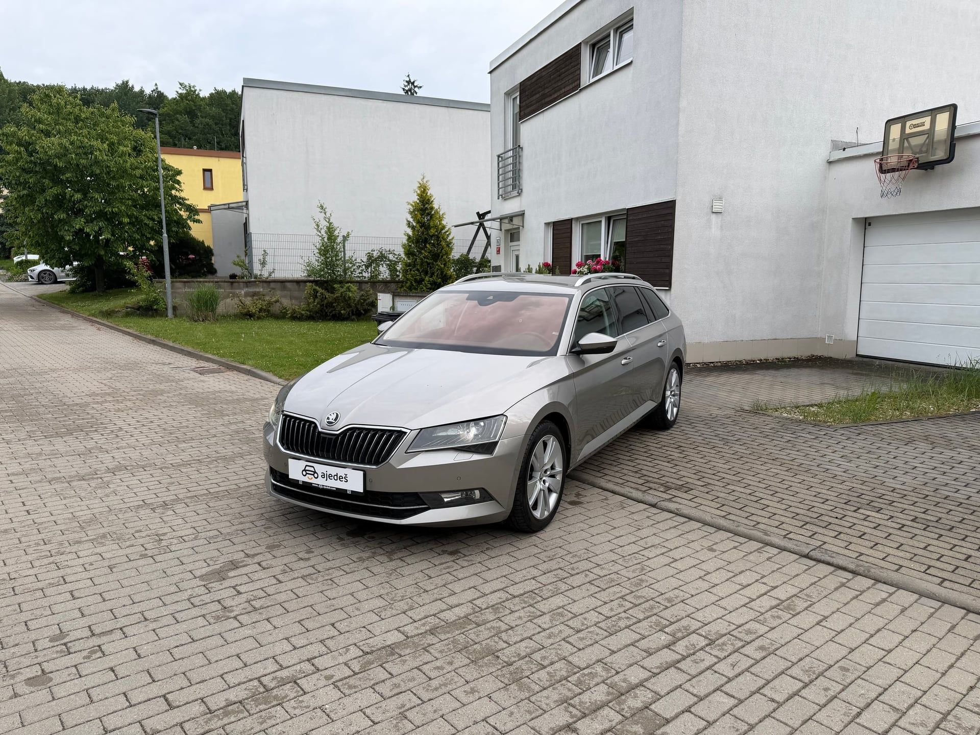 Škoda Superb, Combi/2.0TDI/DSG/Style/LED