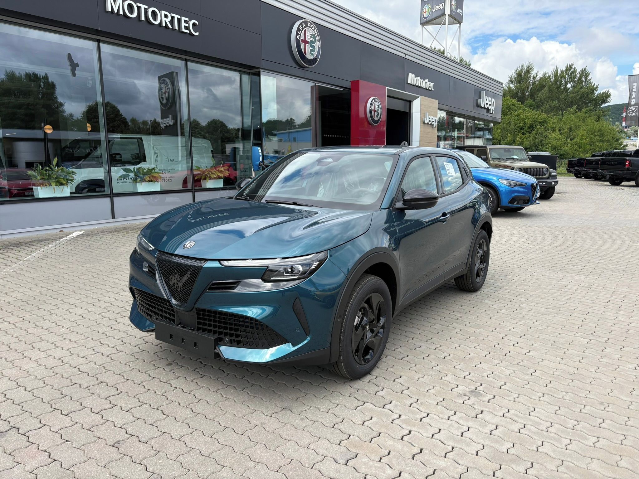 Alfa Romeo Junior, Ibrida 1.2 Turbo Hybrid 145k e - fotka 3