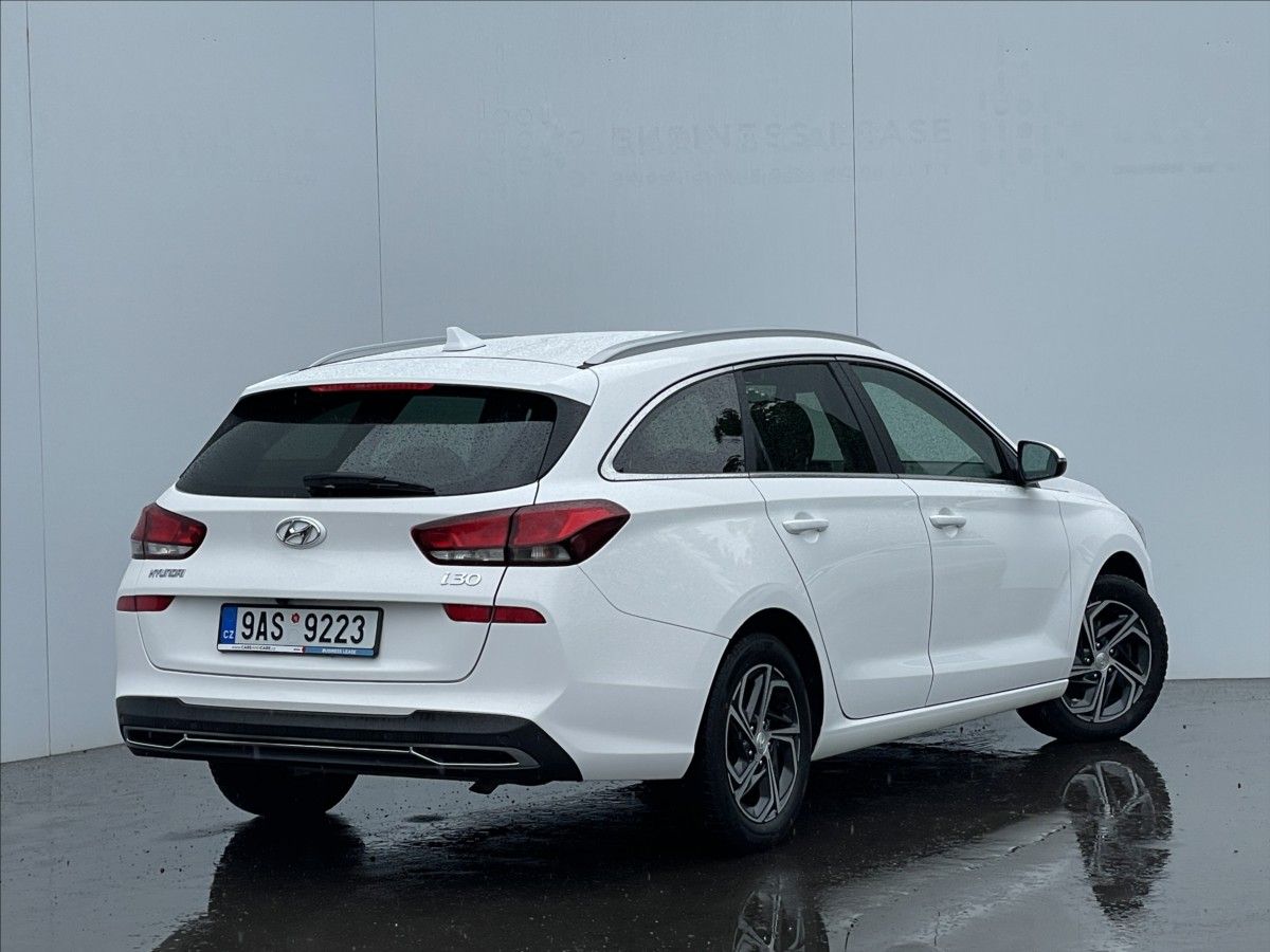 Hyundai i30, 1,0 T-GDI Combi Smart PDC - fotka 3
