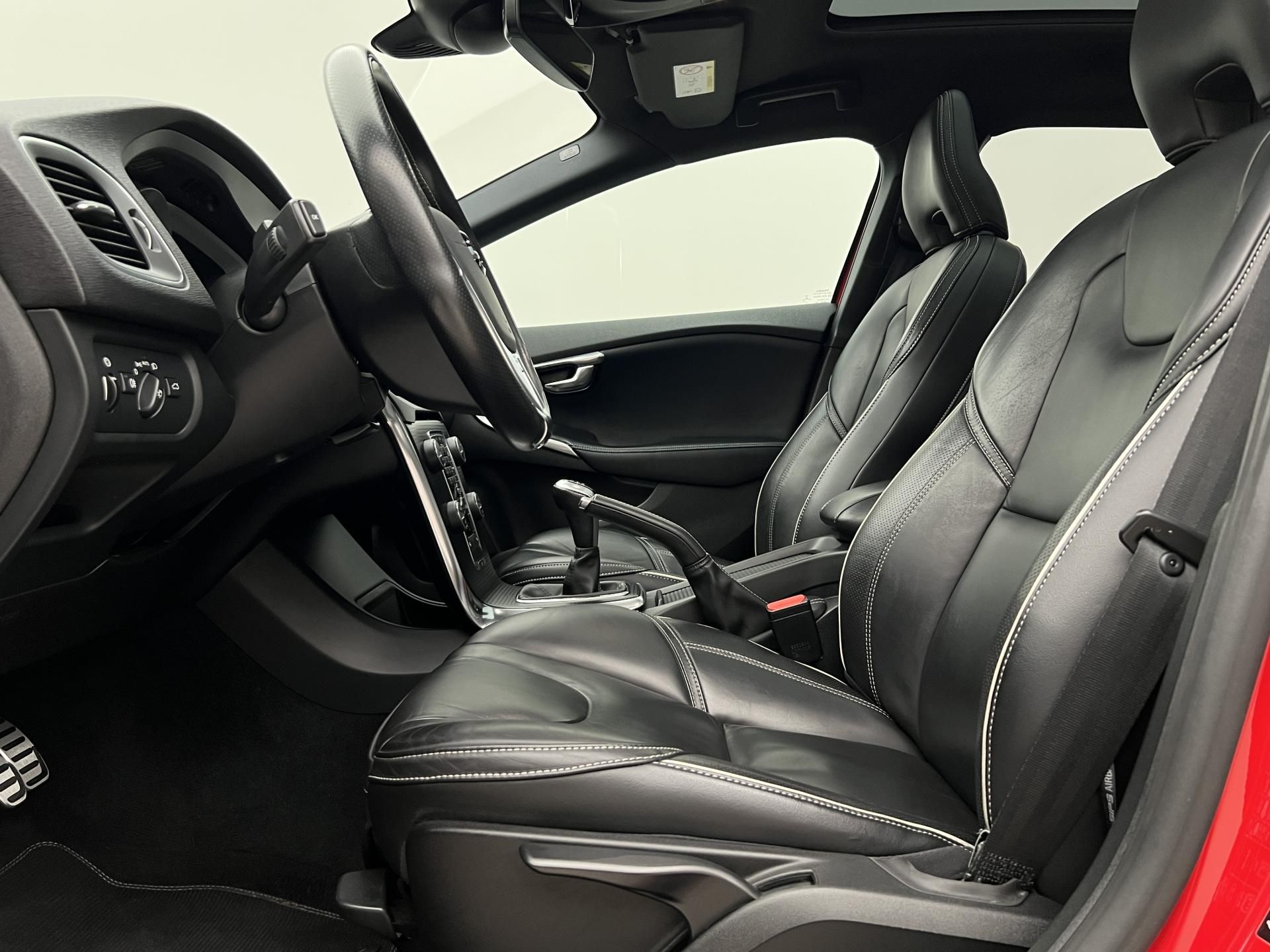 Volvo V40, T4 R-DESIGN - fotka 3