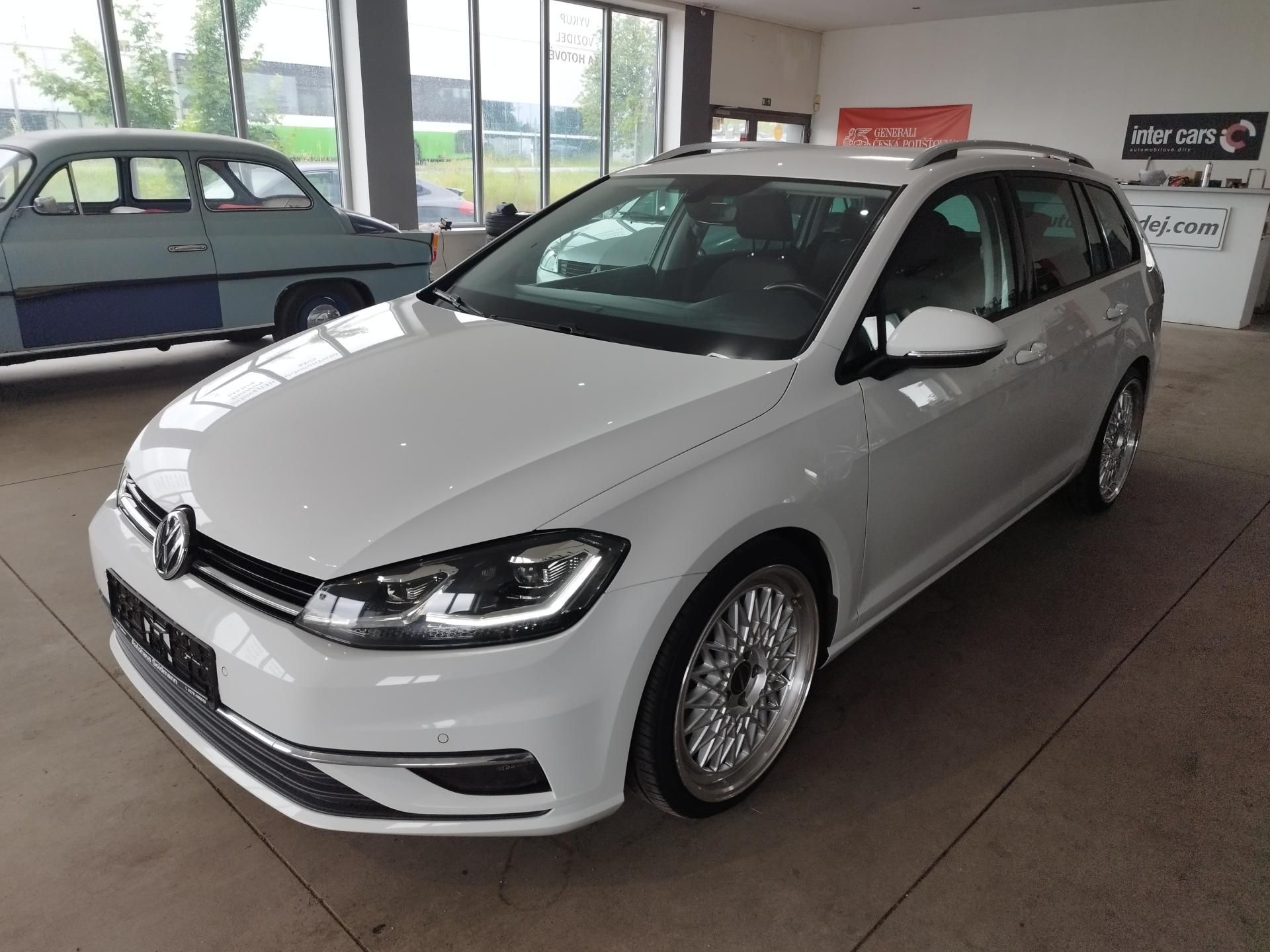 Volkswagen Golf, TSI,92KW,FULL,LED,19ALU,TAŽNÝ - fotka 4