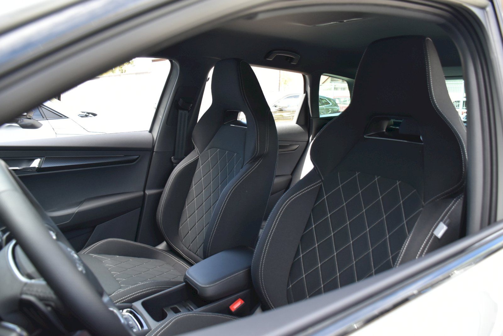 Škoda Karoq, Sportline 1,5 TSI 110 kW 7° au - fotka 6
