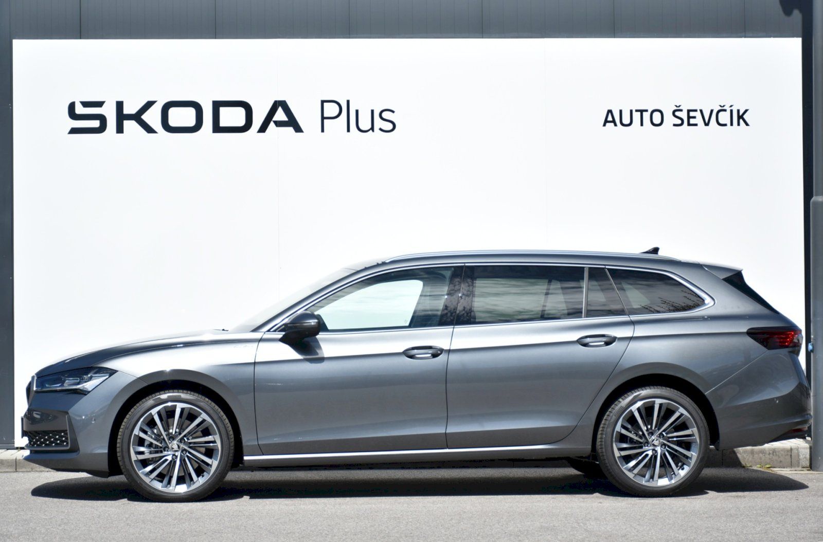 Škoda Superb, Combi Laurin & Klement 2,0 TDI - fotka 3