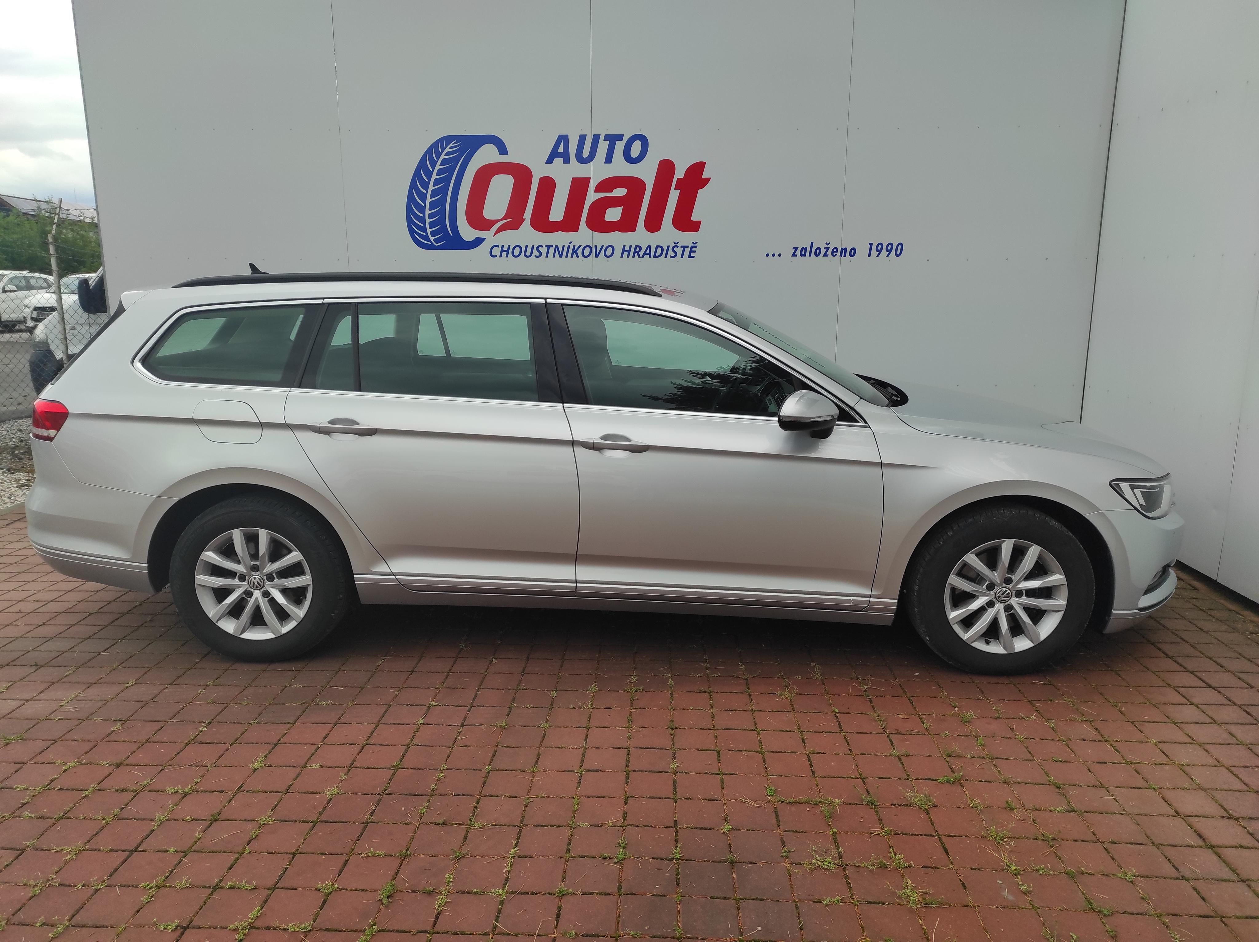 Volkswagen Passat, Kombi 2.0 TDi SERVISKA, DSG - fotka 4