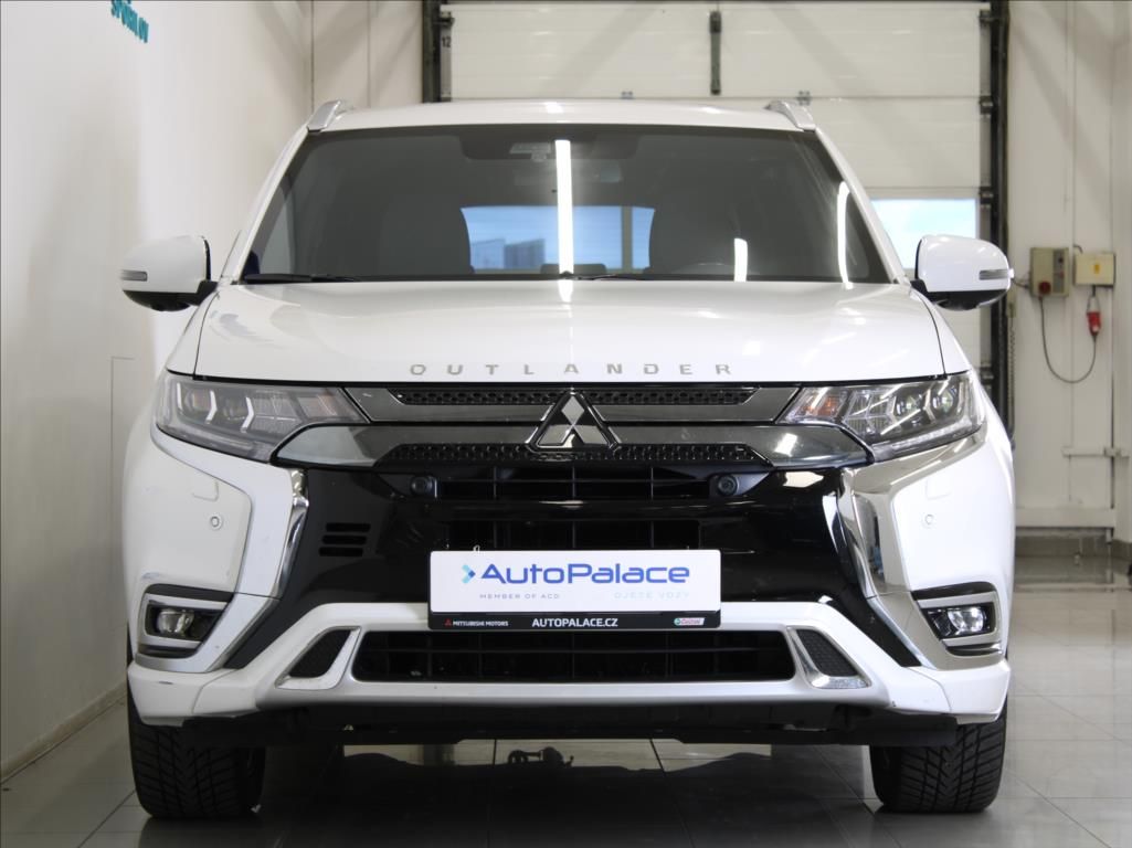 Mitsubishi Outlander, 2,4 PHEV 165kW Instyle 1.maj.Č - fotka 2