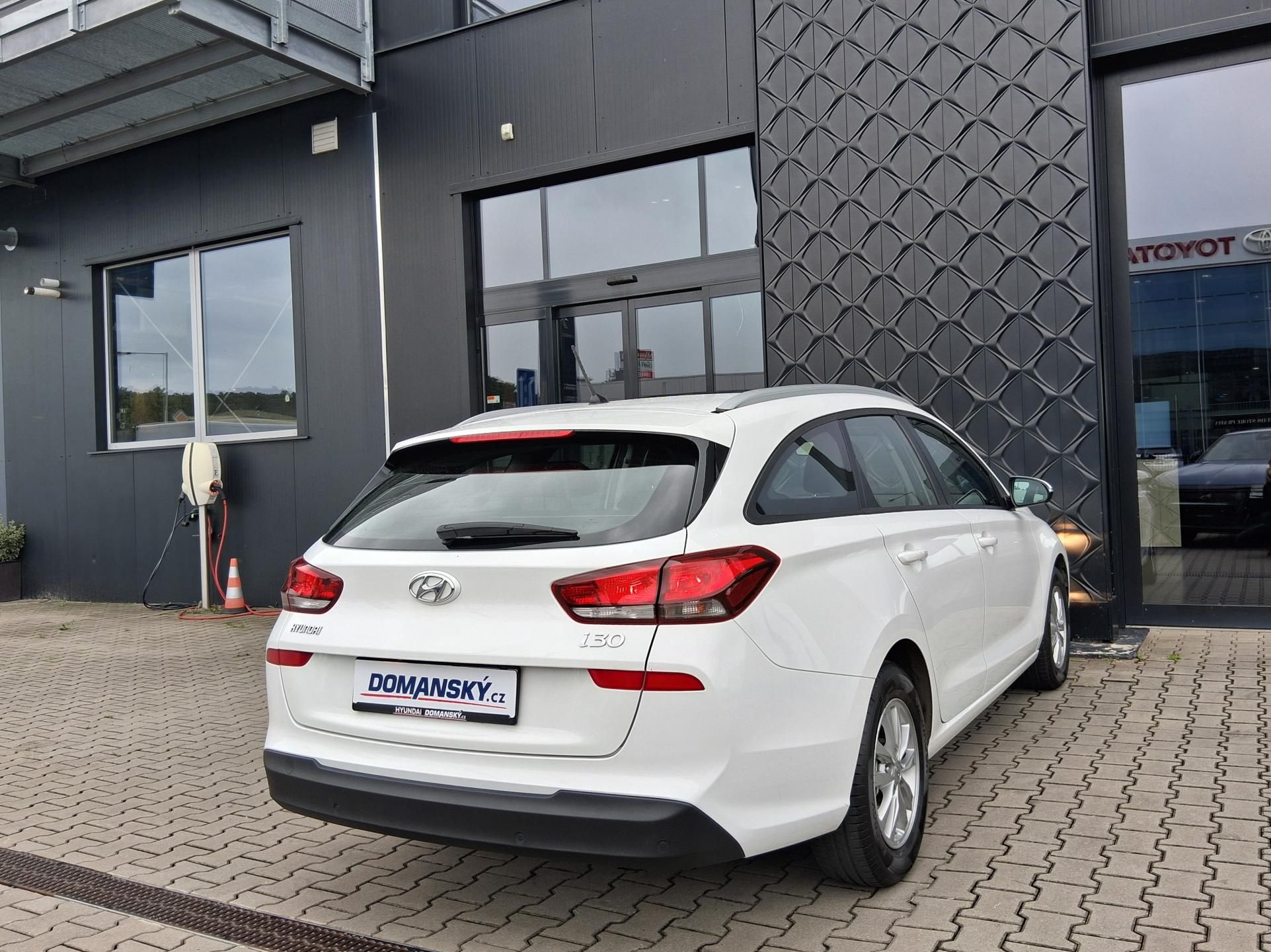 Hyundai i30, TRIKOLOR COMFORT 1.0T-GDi 88kW - fotka 3