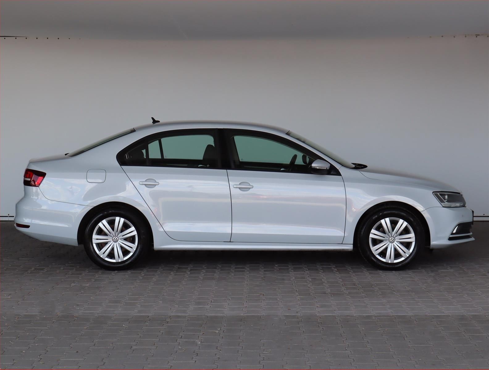 Volkswagen Jetta, 1.2 TSI, Serv.kniha - fotka 6