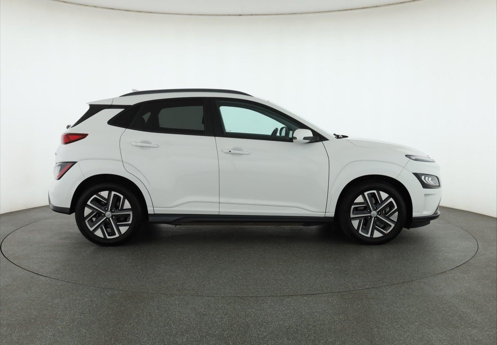 Hyundai Kona, Electric 64 kWh, Záruka - fotka 6