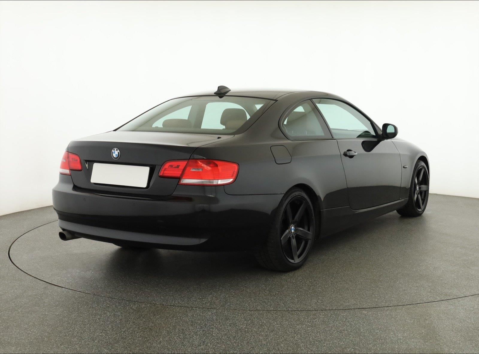 BMW Řada 3, 320 i, Kožené sedačky, Xenony - fotka 5