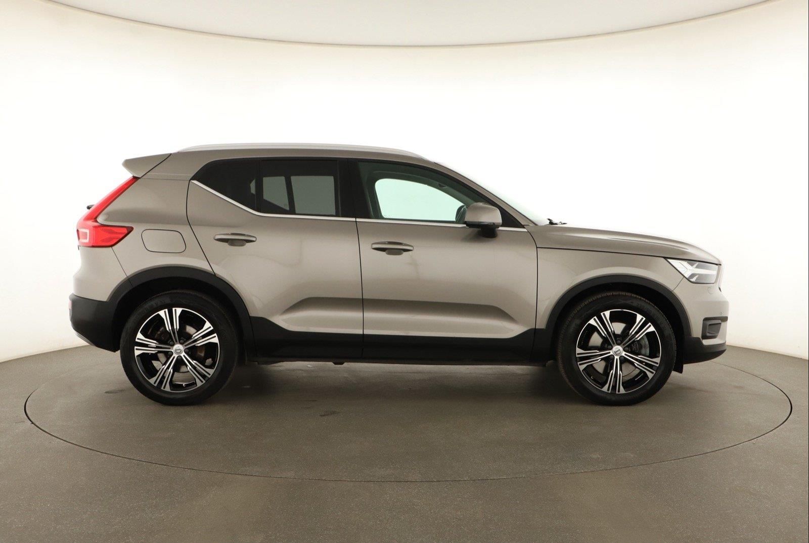 Volvo XC40, T5 Recharge, Automat, ČR,1.maj - fotka 6
