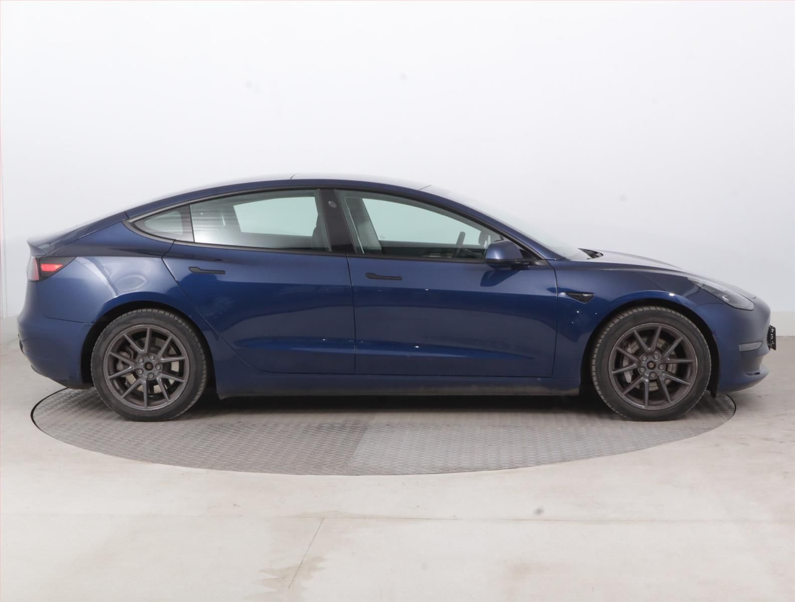 Tesla Model 3, Long Range 4WD 82kWh, SoH 92% - fotka 6