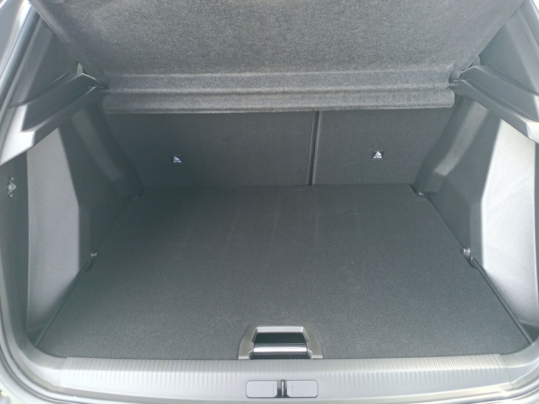 Peugeot 2008, ALLURE Hybrid 145 e-DCS6 - fotka 6