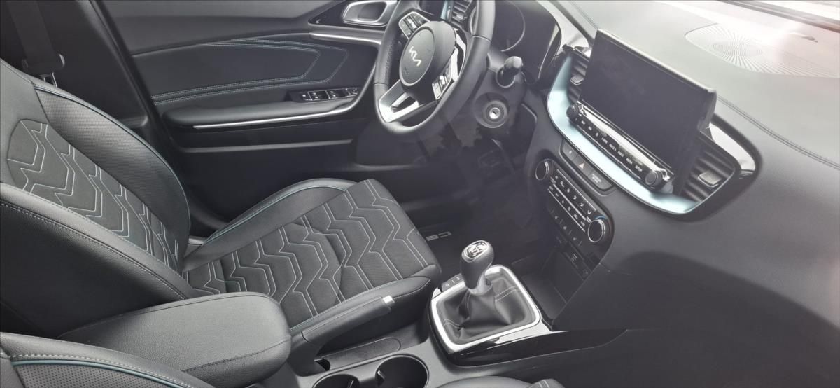 Kia Cee´d, 1,5 T-GDi Edice 30 2025 - fotka 4