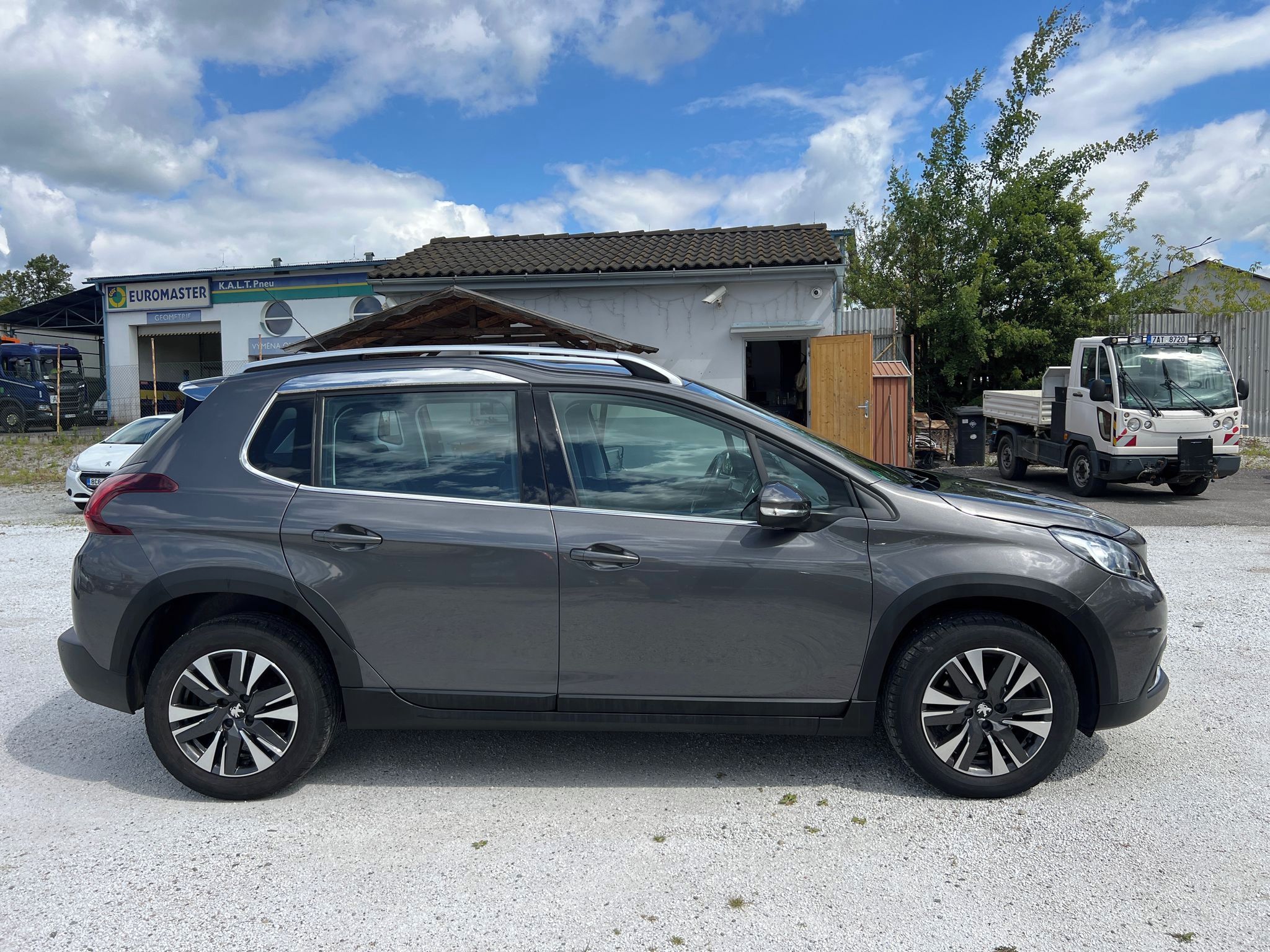 Peugeot 2008, 1.2 i - fotka 3