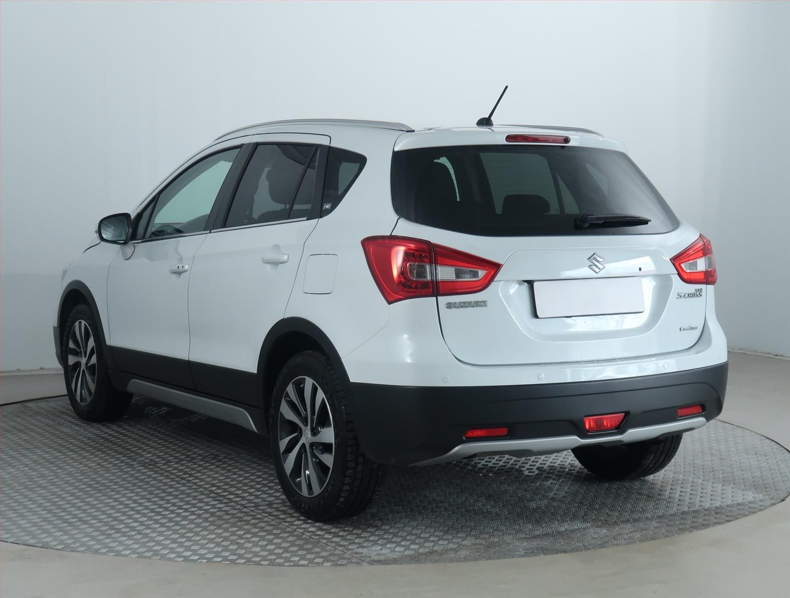 Suzuki SX4 S-Cross, 1.4 BoosterJet, 4X4, ČR,1.maj - fotka 4