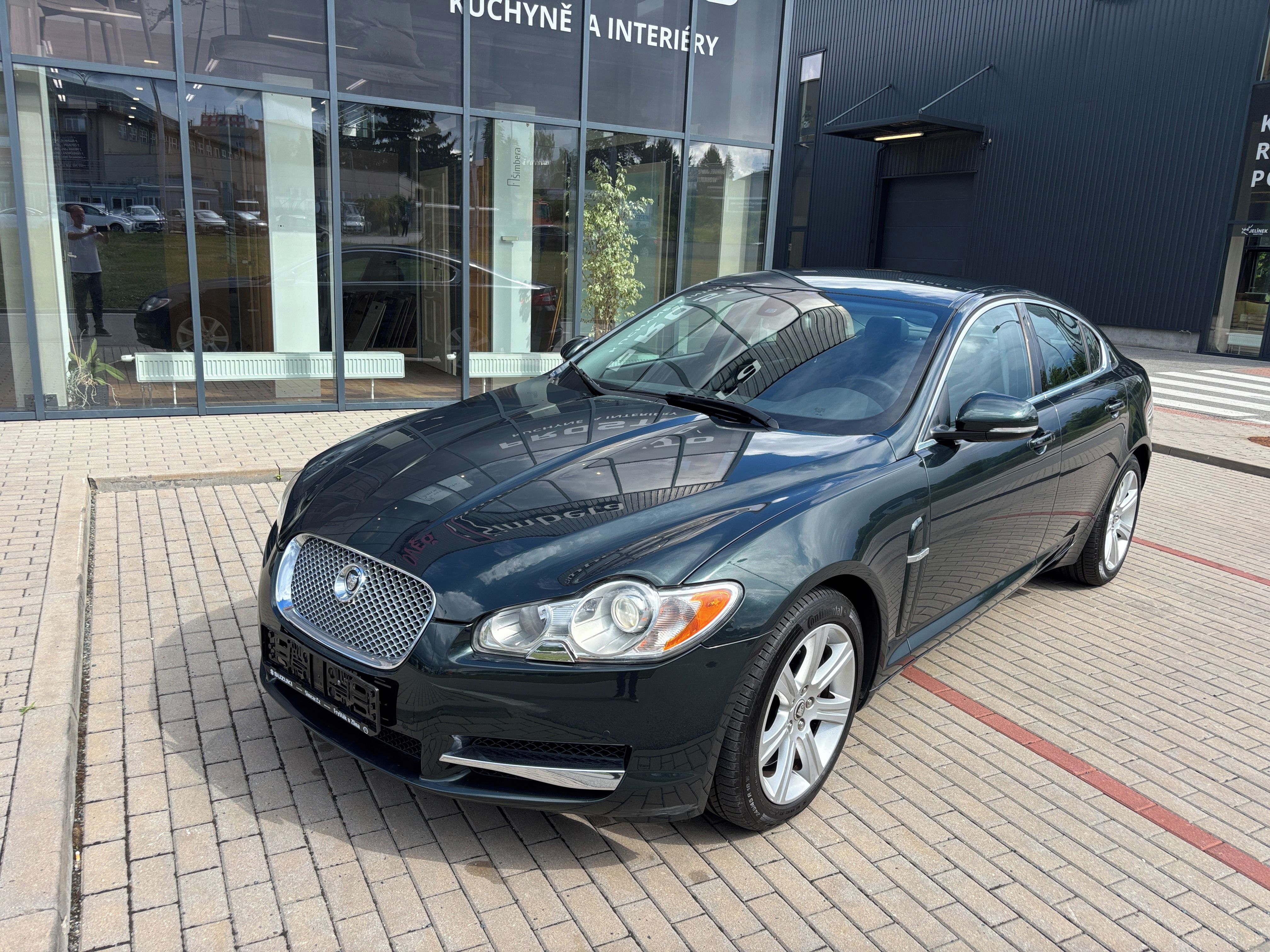 Jaguar XF, 3.0D 177kW Automat - fotka 2