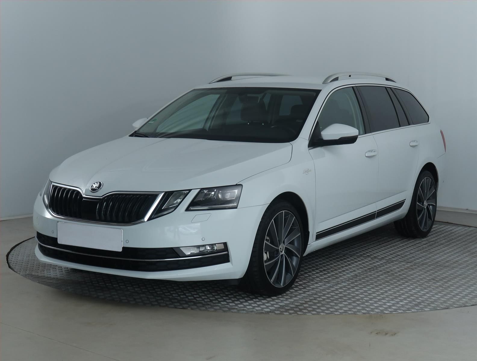 Škoda Octavia, 2.0 TDI, Laurin&Klement, 4X4 - fotka 2