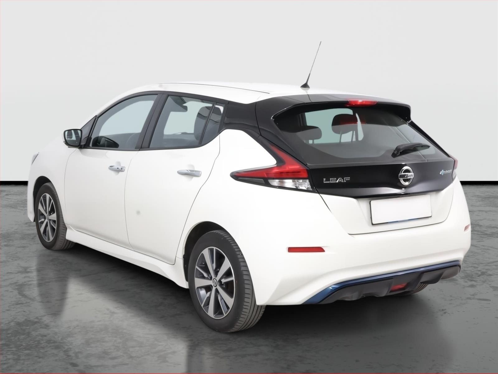 Nissan LEAF, 40 kWh, SoH 93%, Automat - fotka 4