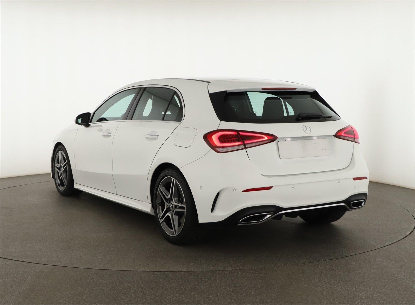 Mercedes-Benz Třídy A, 200, AMG line, Automat - fotka 4