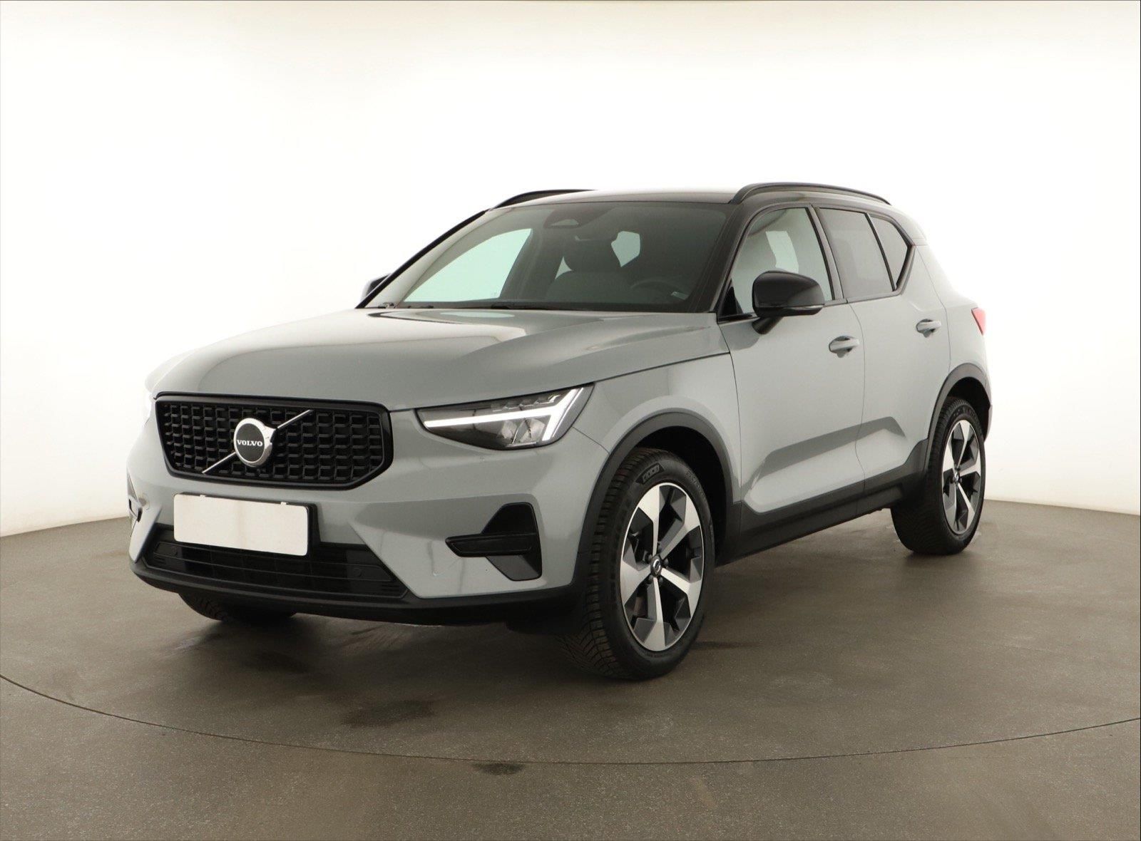 Volvo XC40, B3, Automat, Serv.kniha, Navi - fotka 2