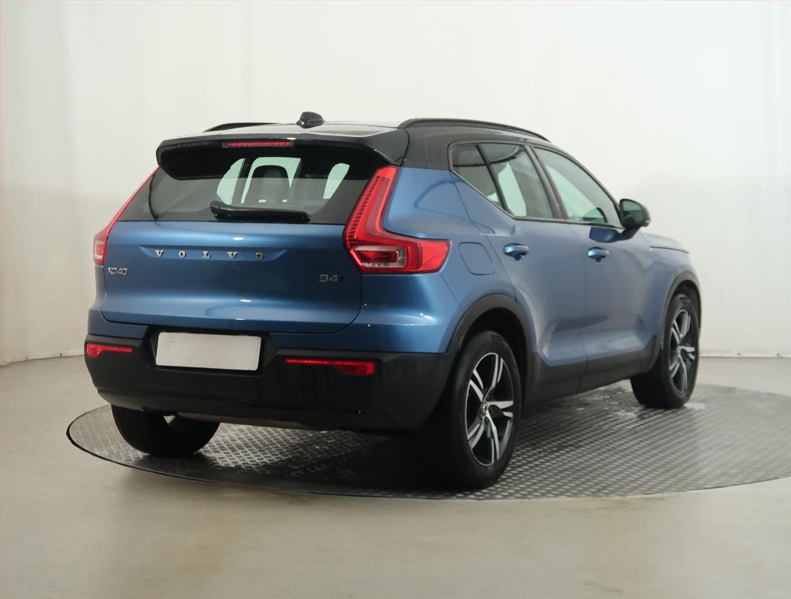 Volvo XC40, B4 AWD, 4X4, Automat - fotka 5