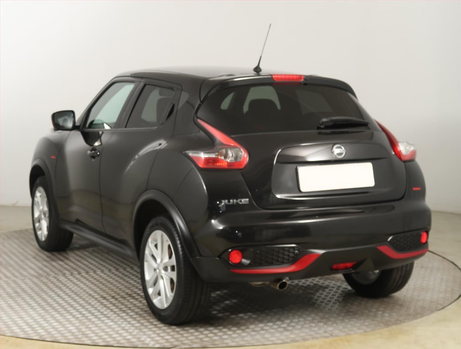 Nissan Juke, 1.6 i, Automat, ČR,1.maj - fotka 4