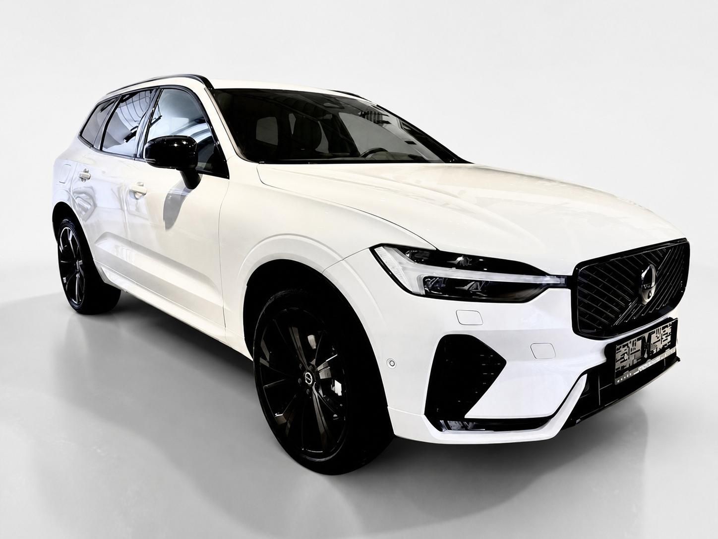 Volvo XC60, B5 AWD PLUS BLACK EDITION - fotka 3
