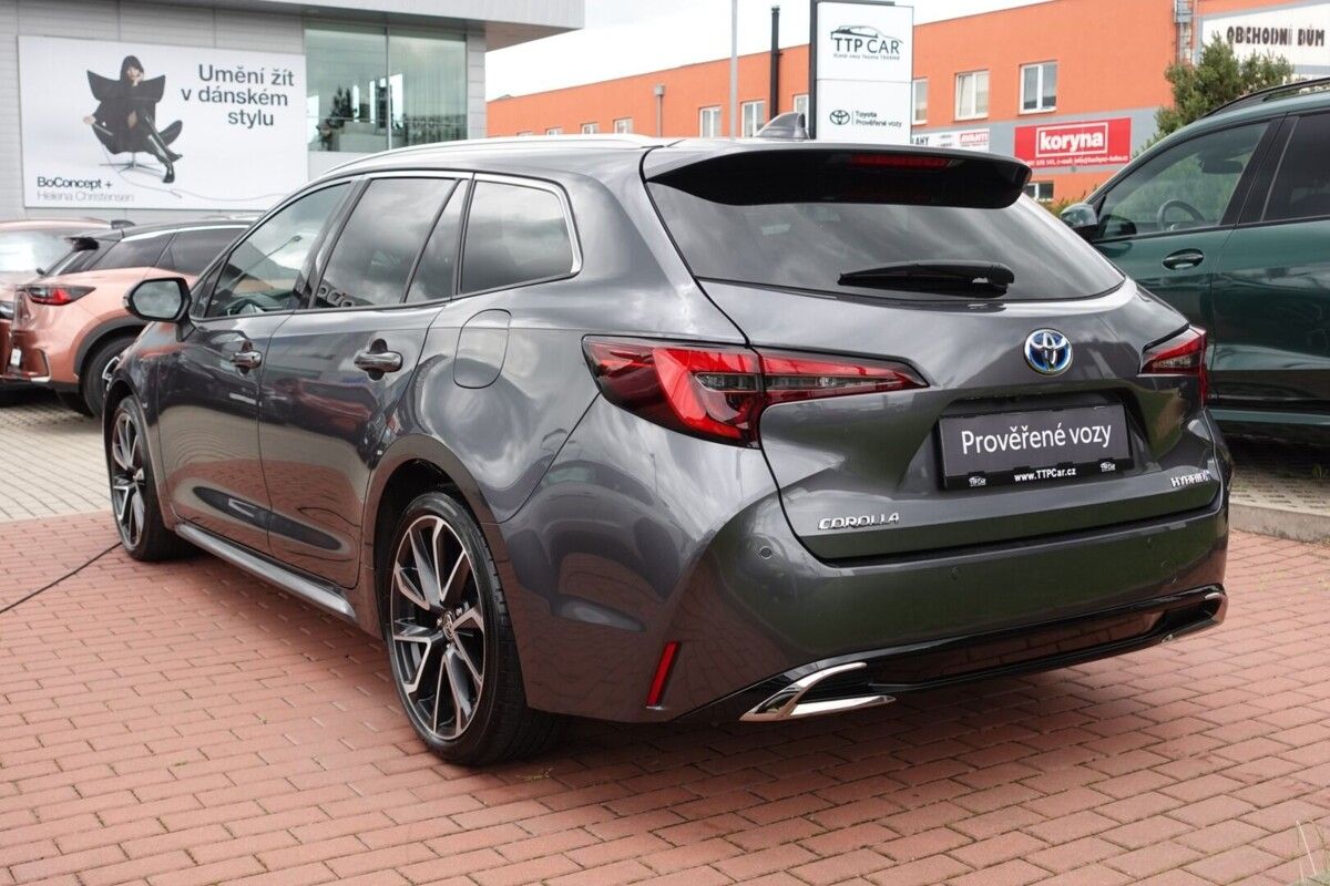 Toyota Corolla, 2,0 HEV Executive TS - fotka 6