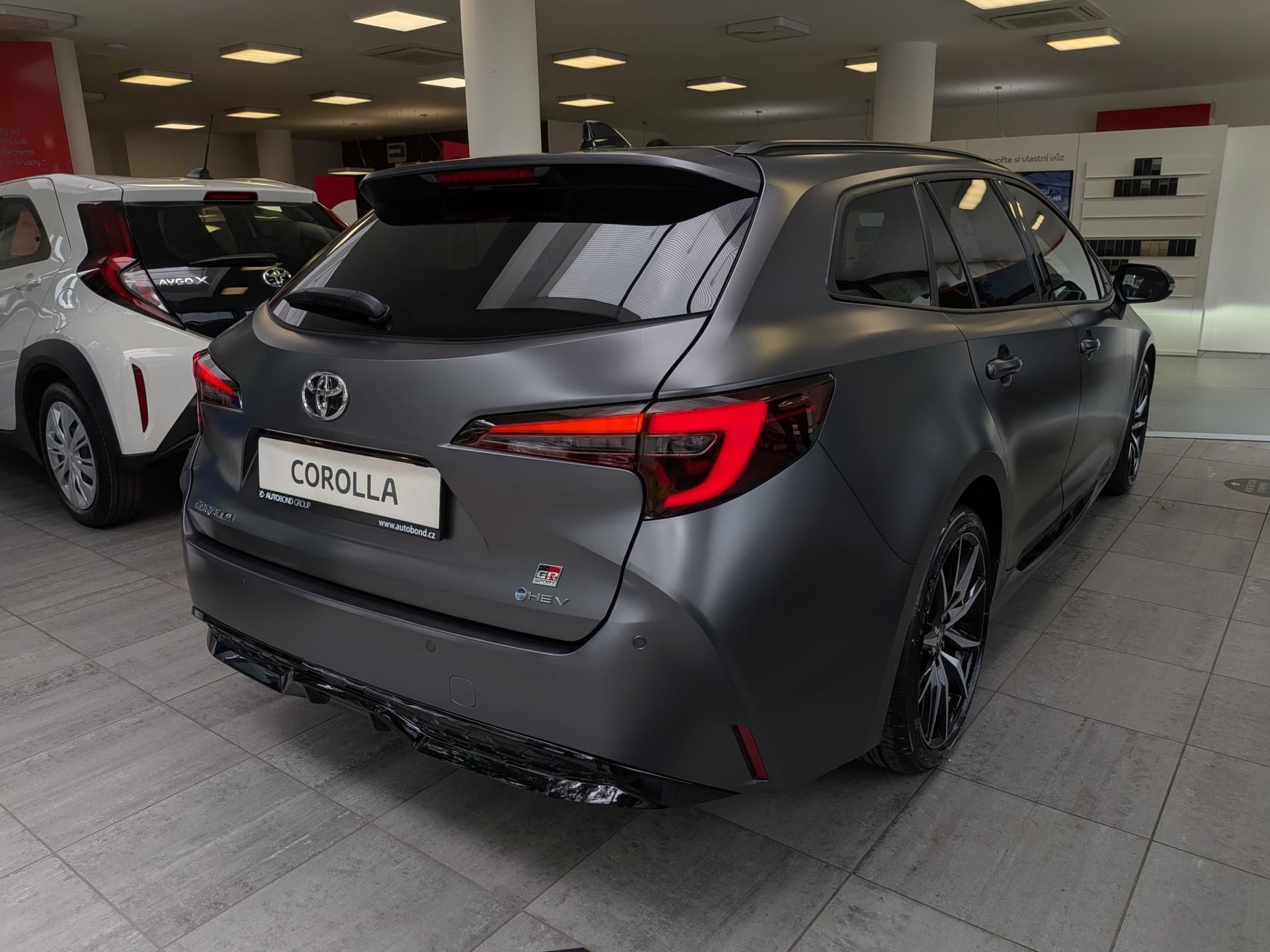 Toyota Corolla, 2,0 HEV GR SPORT JBL – MATNÁ Š - fotka 5