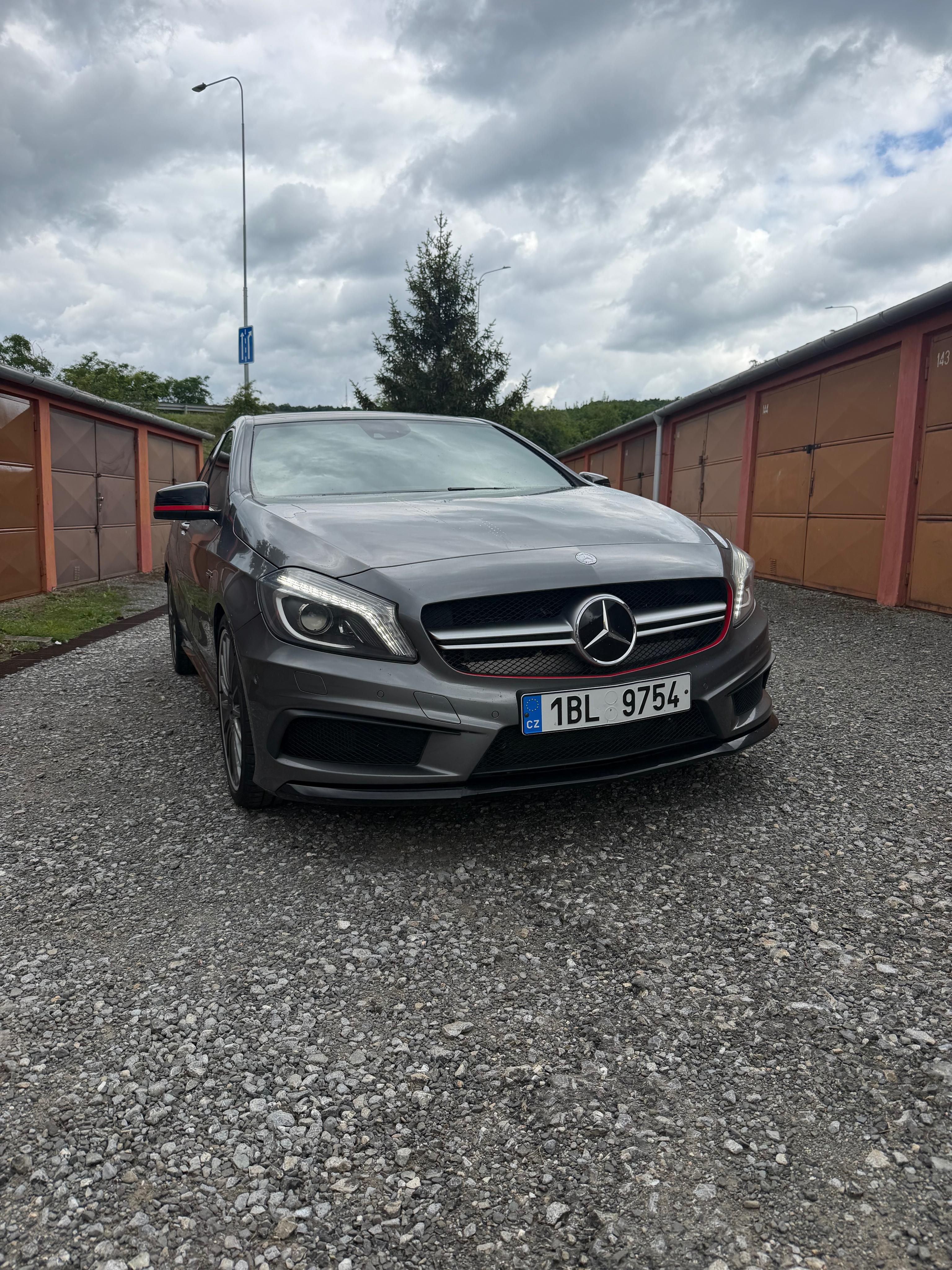 Mercedes-Benz Třídy A, Mercedes A45 AMG - fotka 3