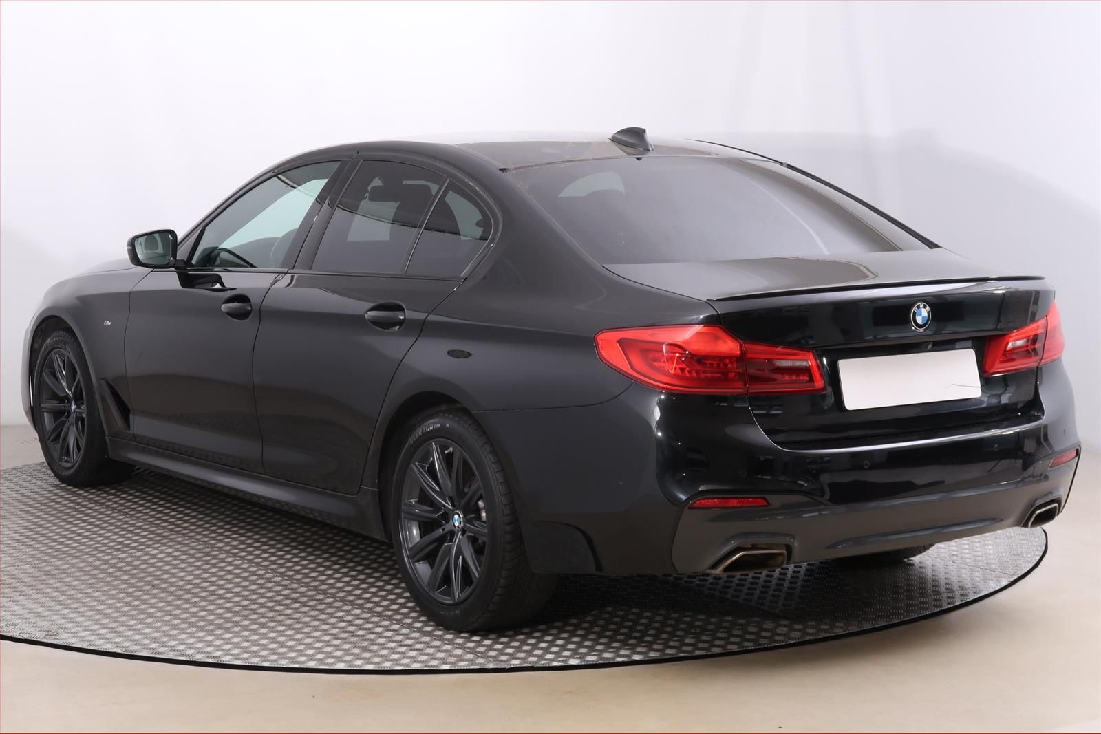 BMW Řada 5, 540i xDrive, M Sport, 4X4 - fotka 4