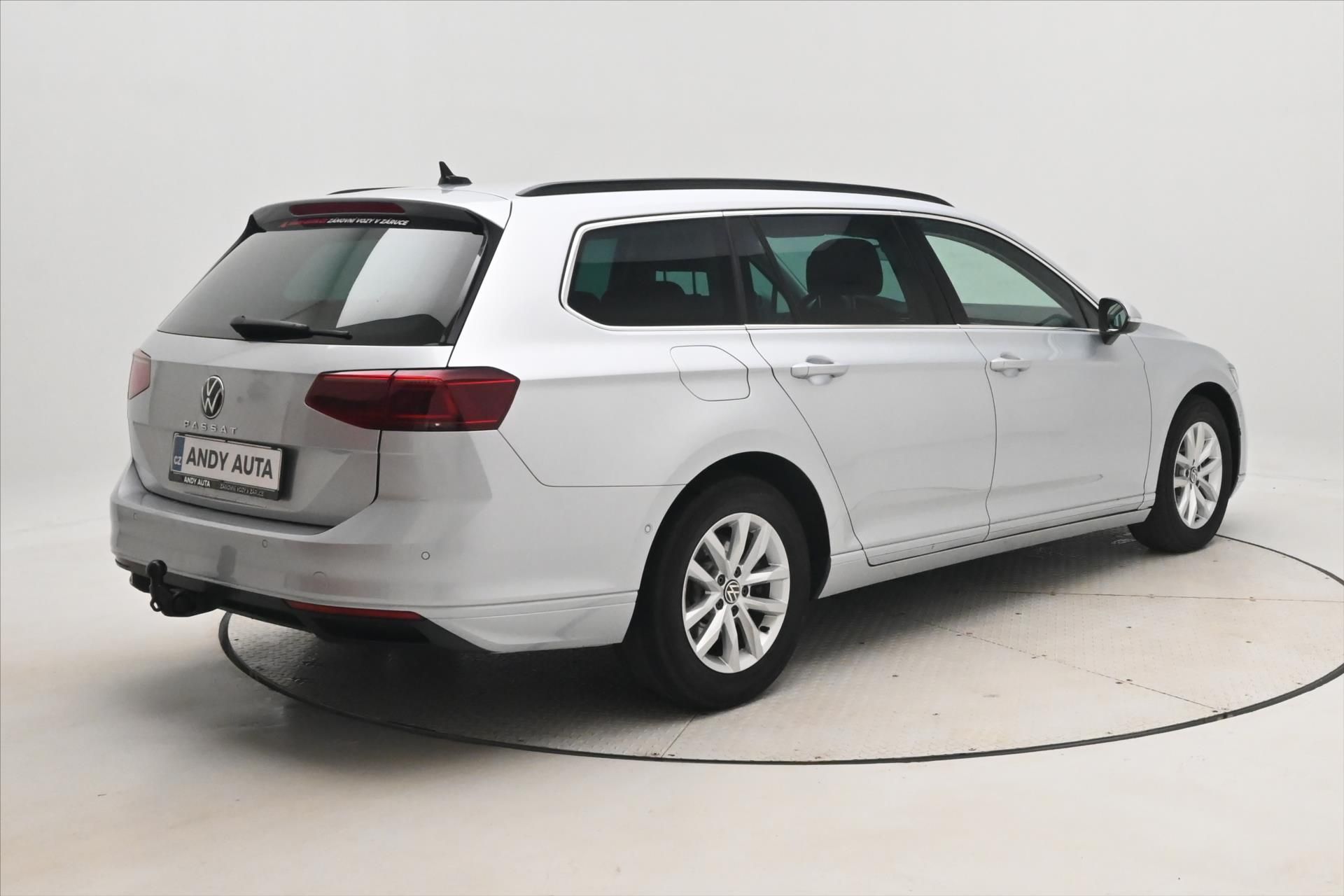 Volkswagen Passat, 2,0 TDI 110kW DSG Business Zár - fotka 5