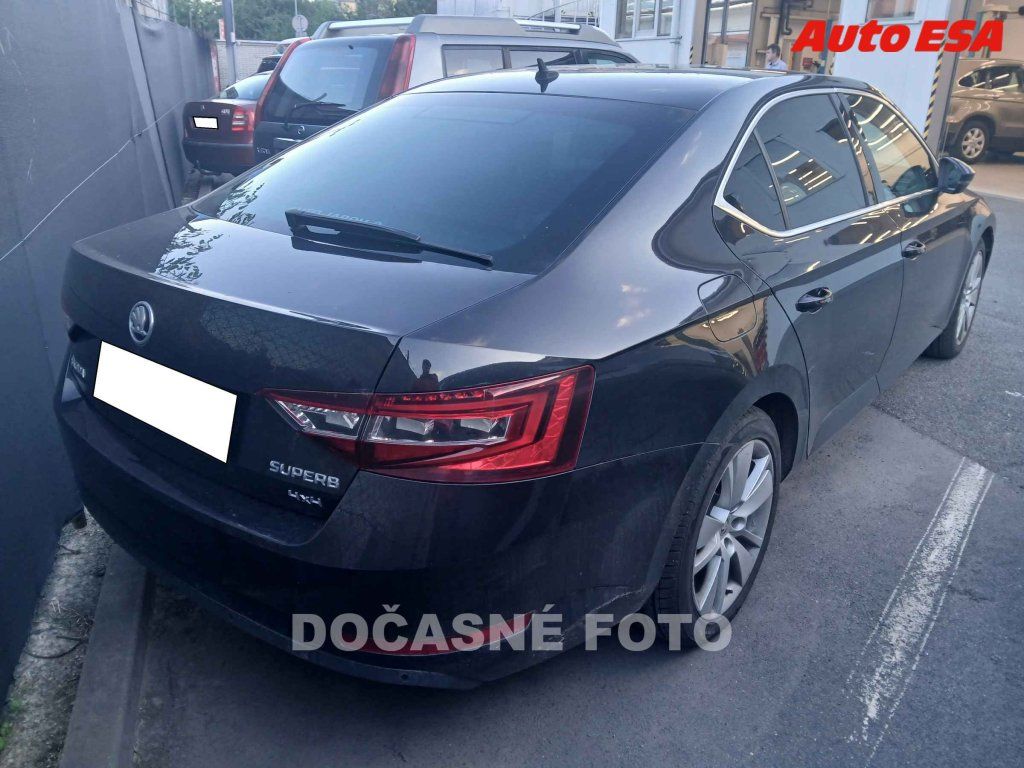 Škoda Superb, 2.0TDi - fotka 2