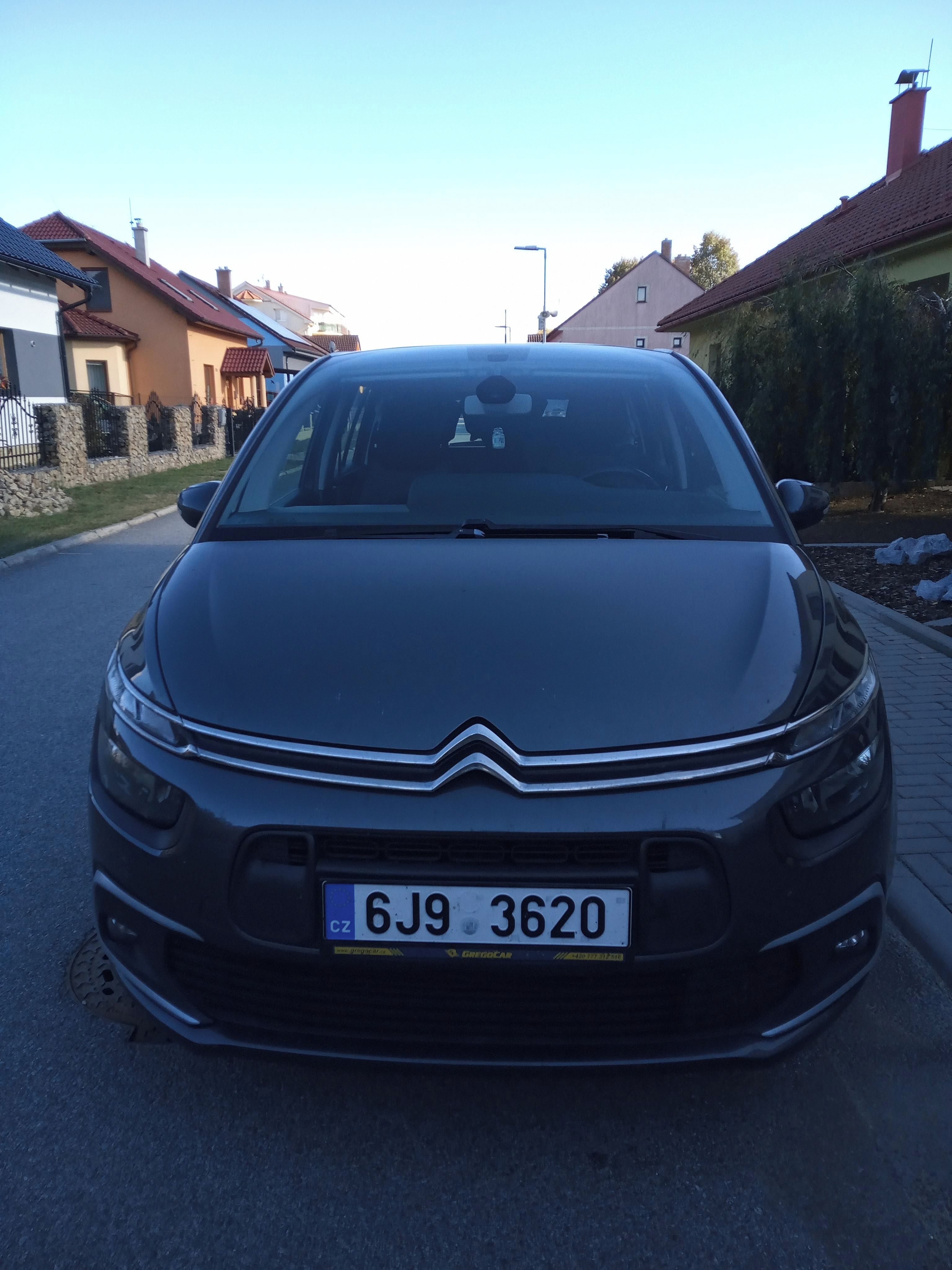 Citroën Grand C4 Picasso, 1,6 Blue HDI 7 míst, tažné - fotka 6