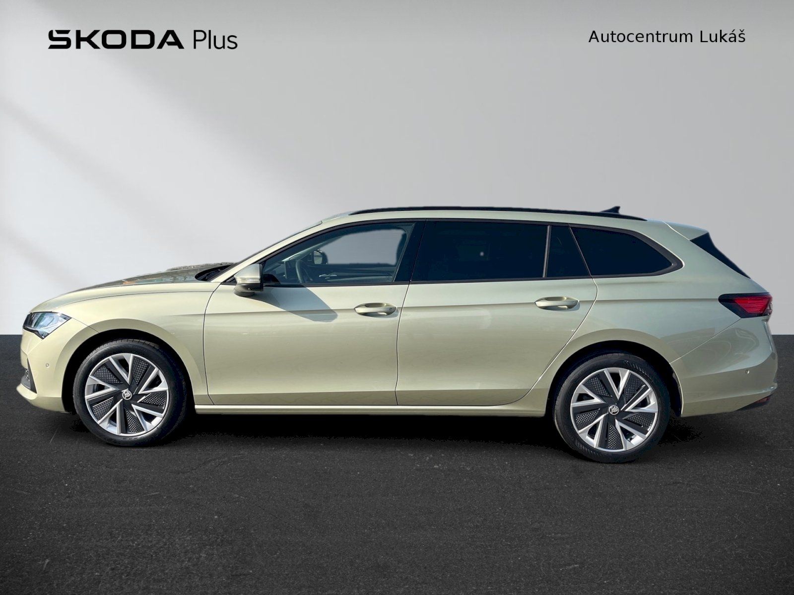Škoda Superb, COMBI SELECTION 2.0 TDI 110 kW - fotka 3